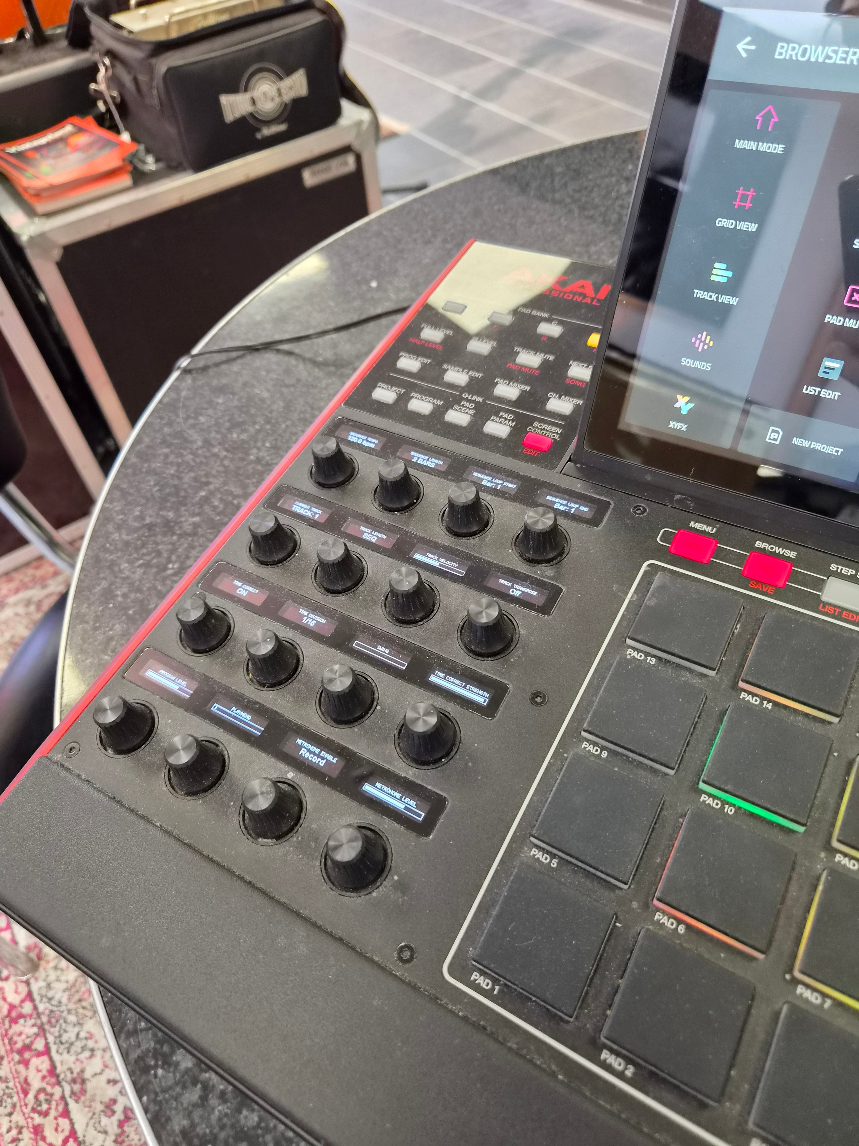 Akai MPC X 2017