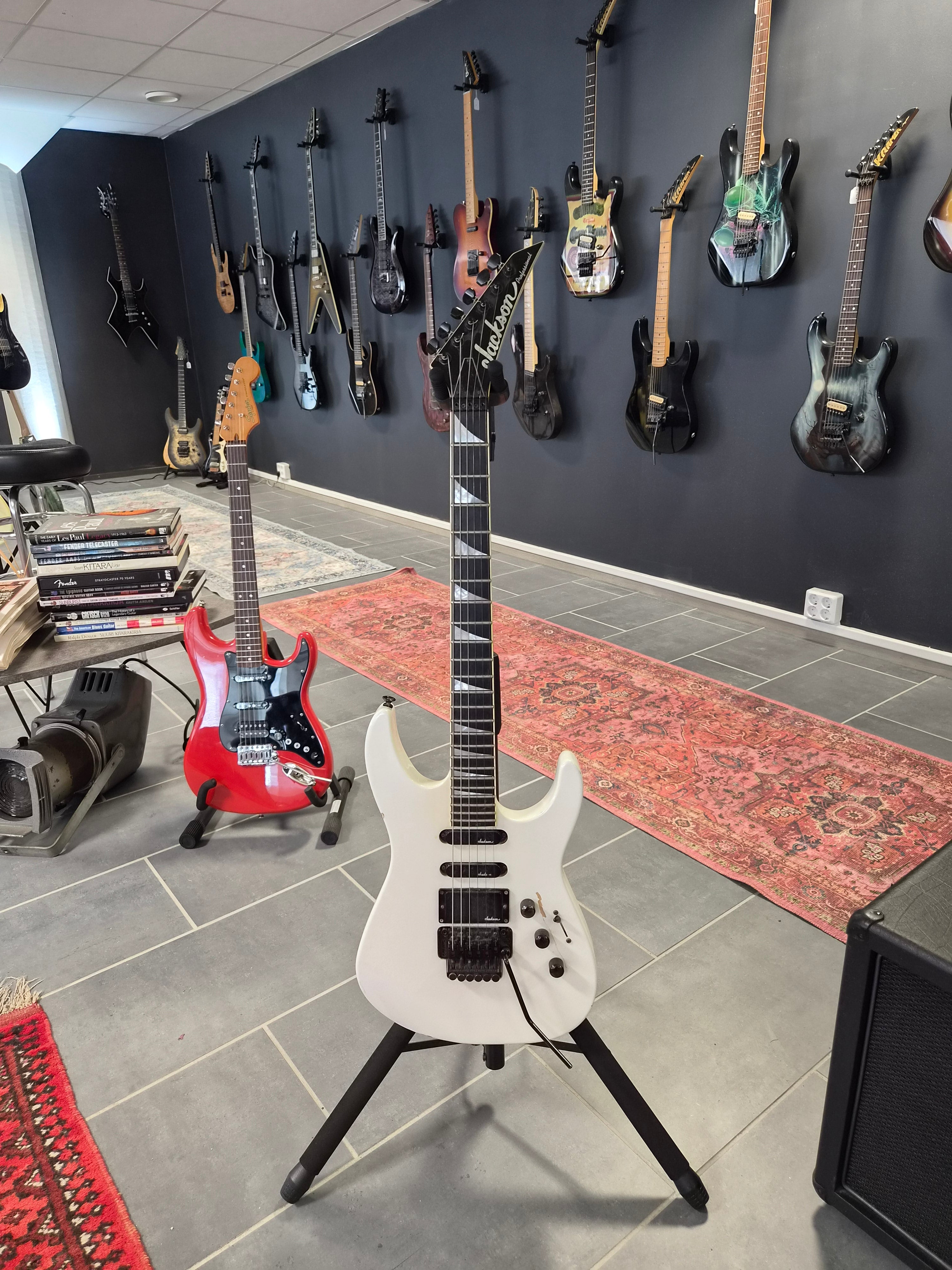 Jackson Professional Soloist Pearl White 1990