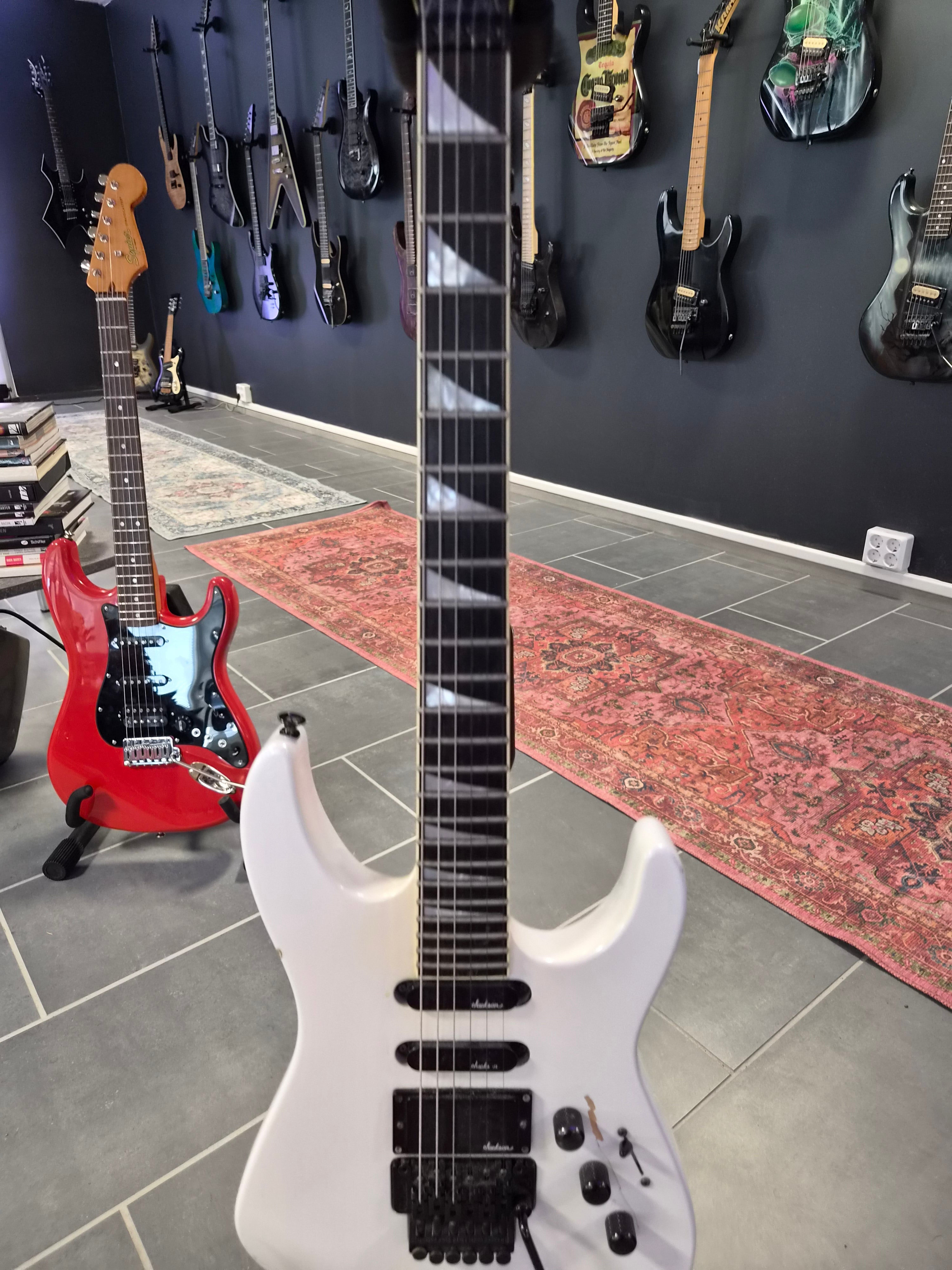 Jackson Professional Soloist Pearl White 1990