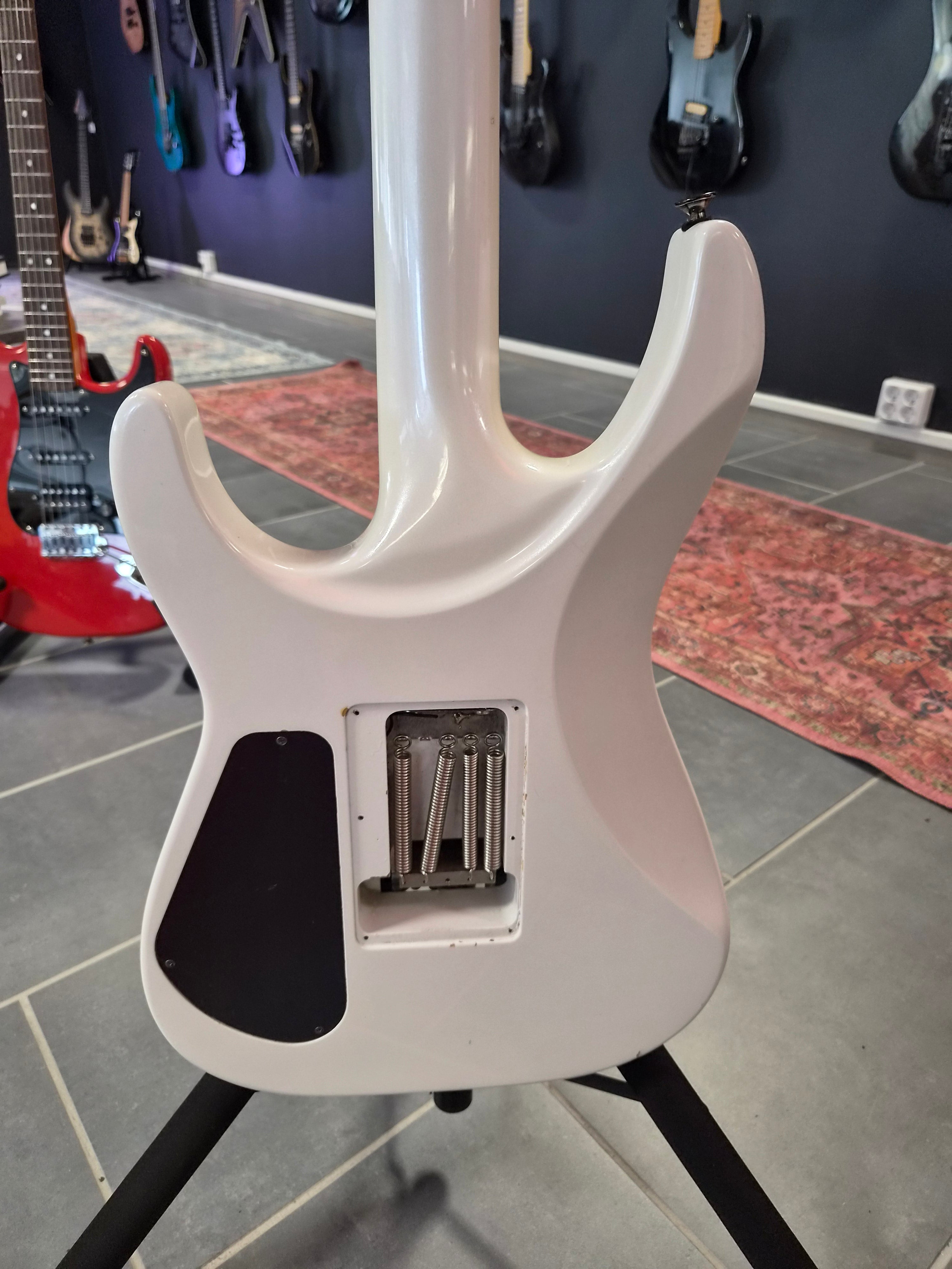 Jackson Professional Soloist Pearl White 1990