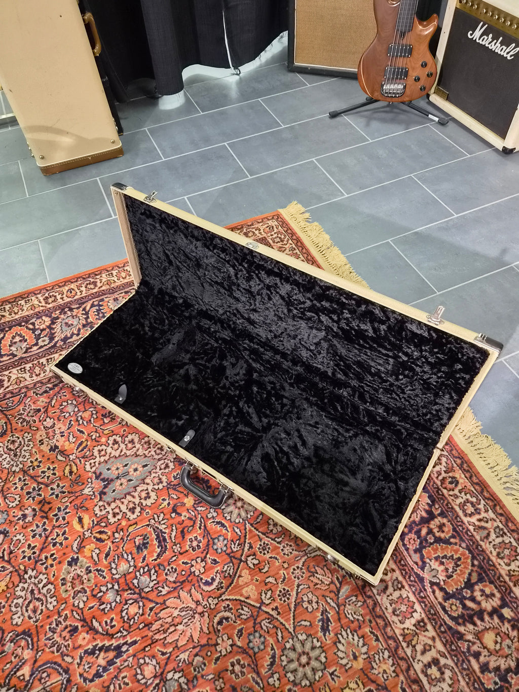 G&G Case Blonde with black corners