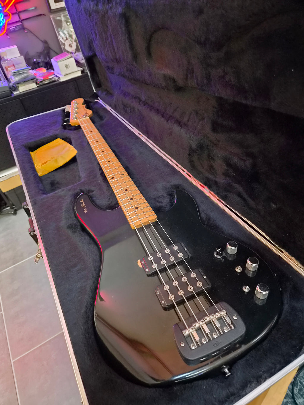 G&L L-2000 Bass Limited Edition Leo Fender Signature 1989