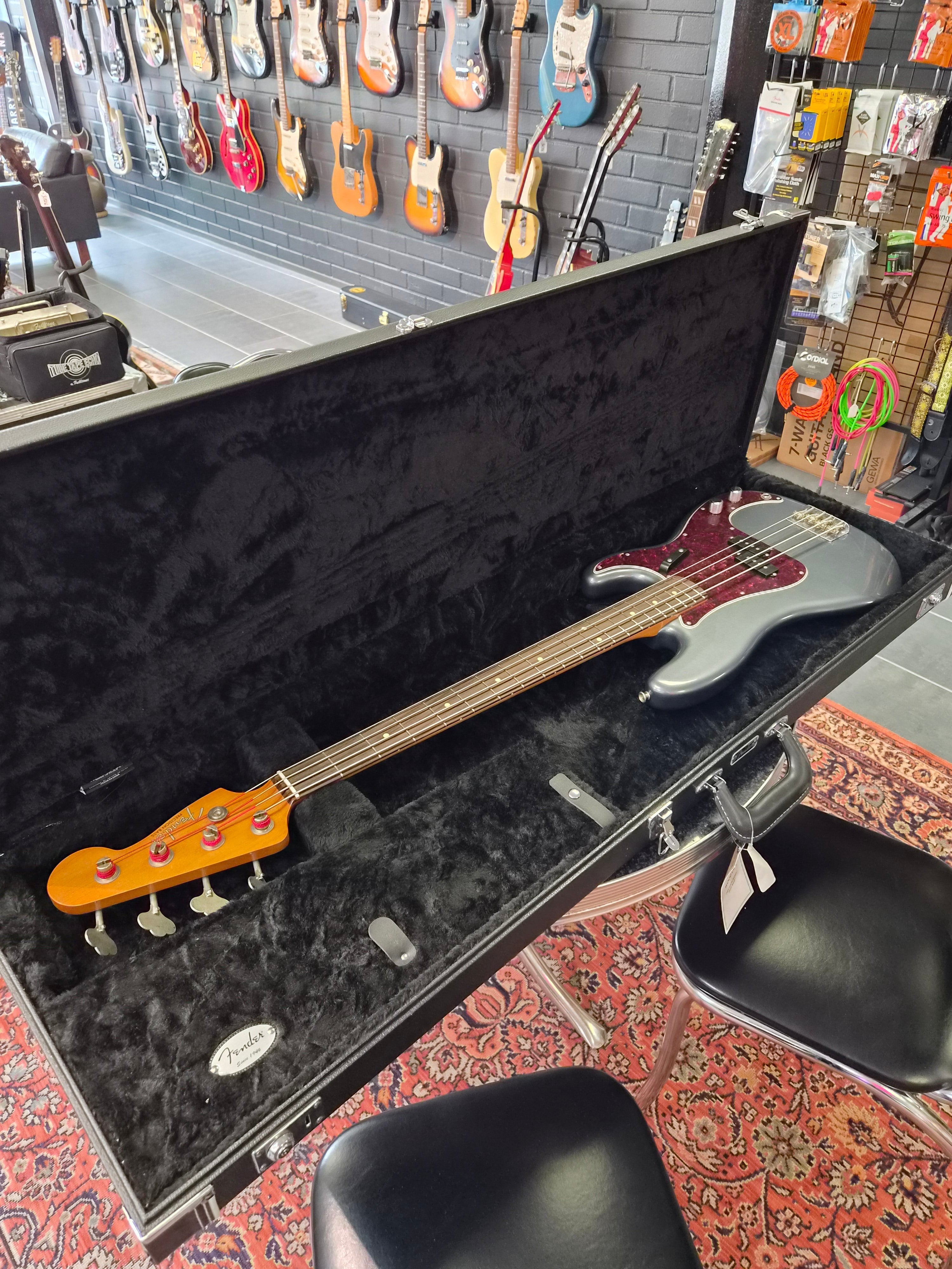 Fender Vintera II Road Worn '60s Precision Bass