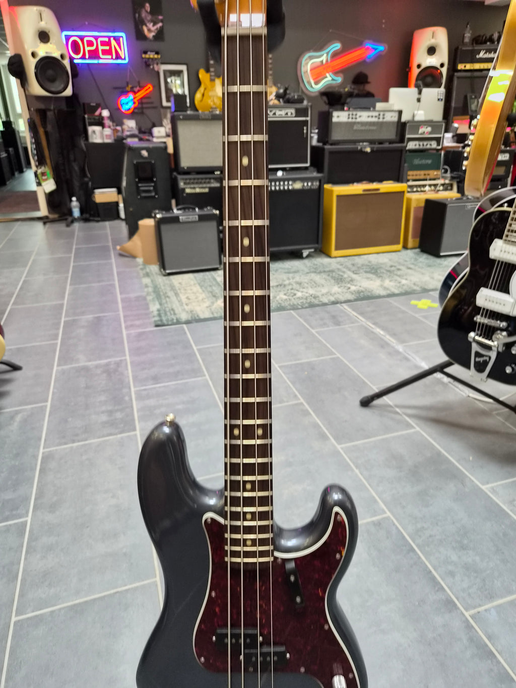 Fender Vintera II Road Worn '60s Precision Bass
