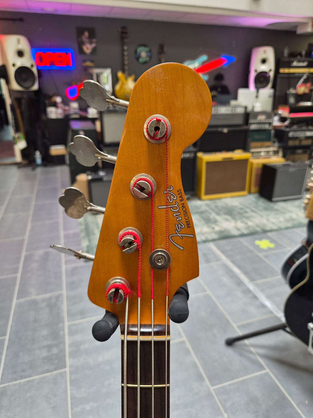 Fender Vintera II Road Worn '60s Precision Bass