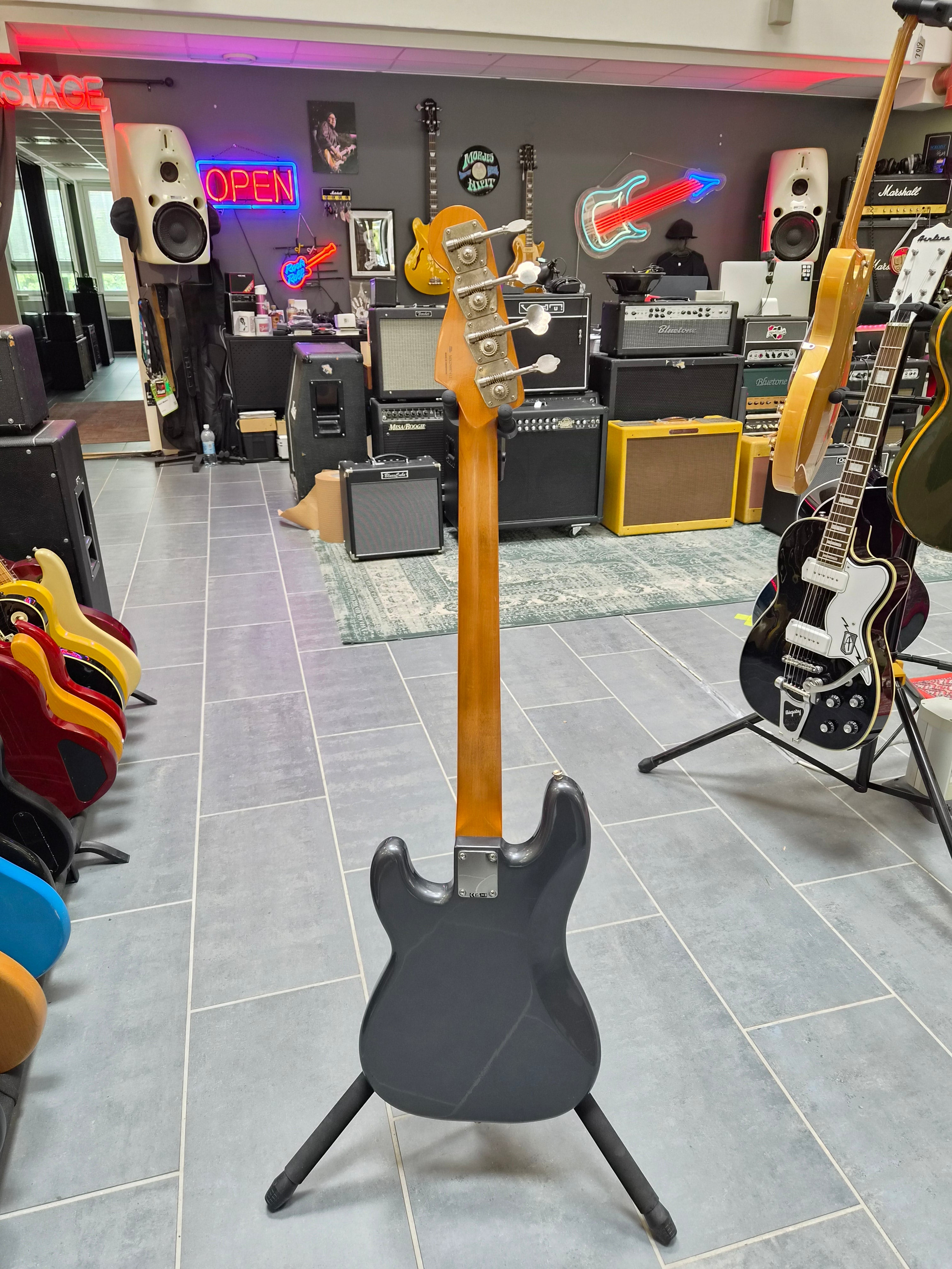 Fender Vintera II Road Worn '60s Precision Bass