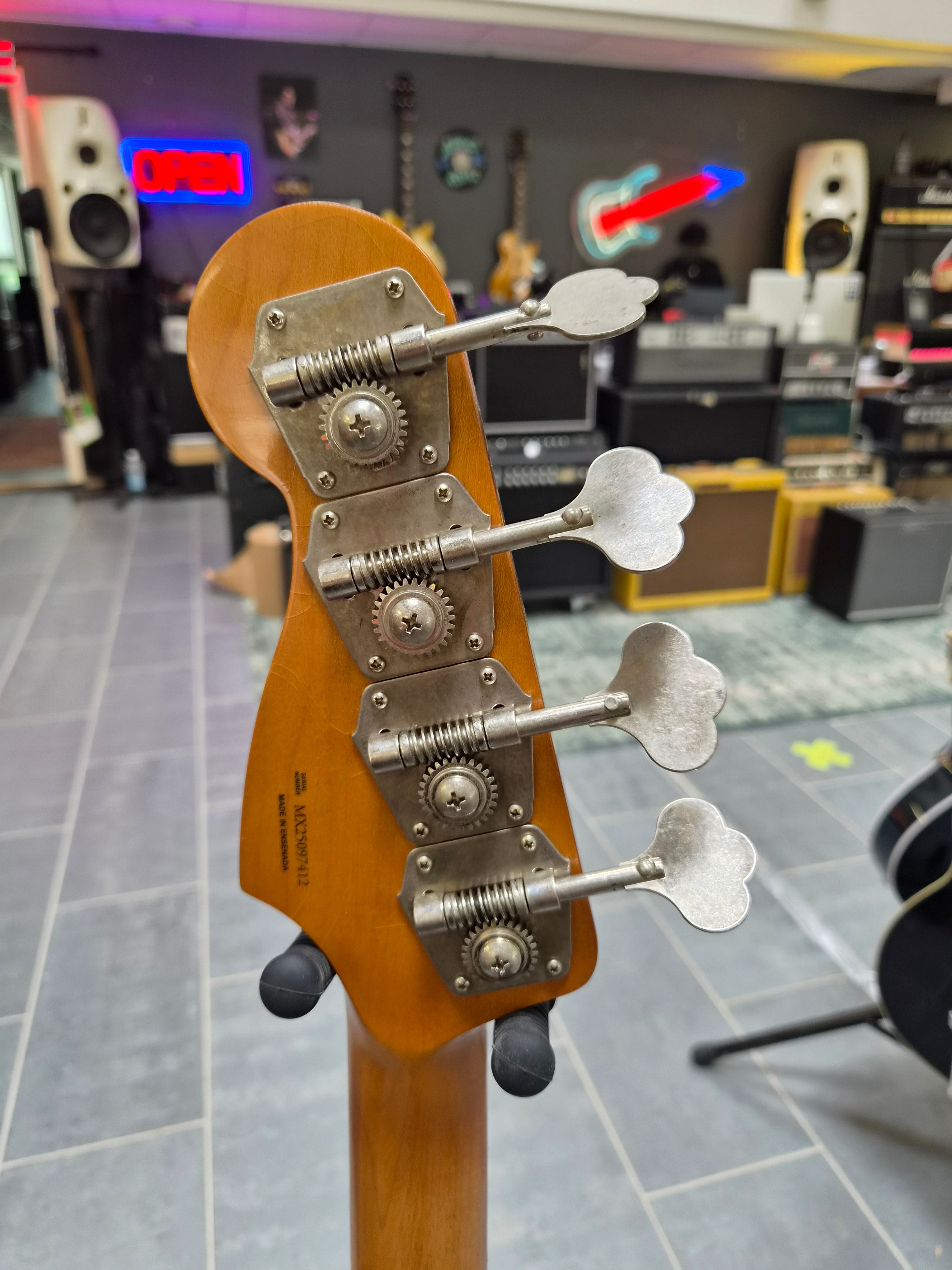 Fender Vintera II Road Worn '60s Precision Bass