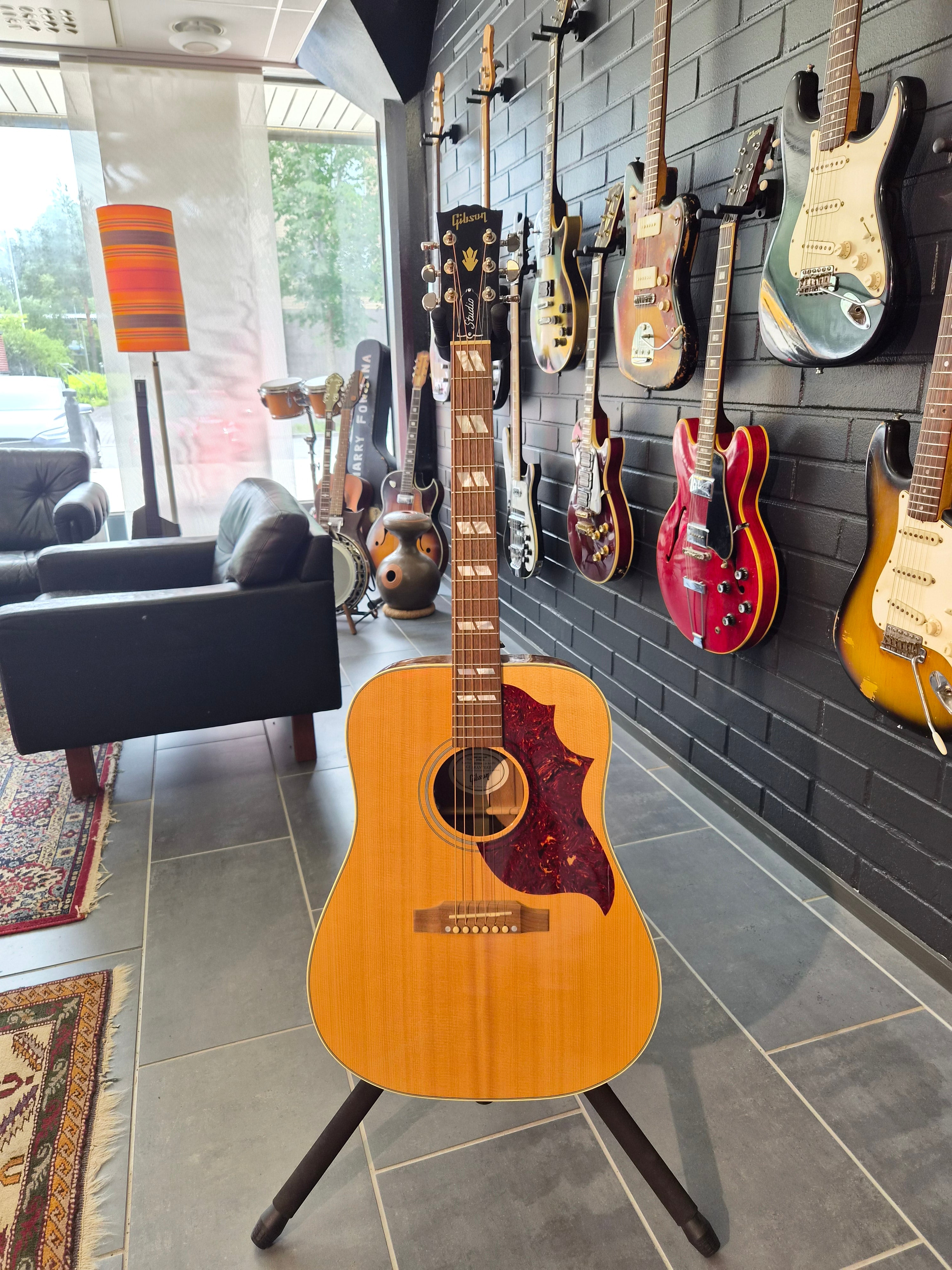 Gibson Montana Hummingbird Studio Natural 2019
