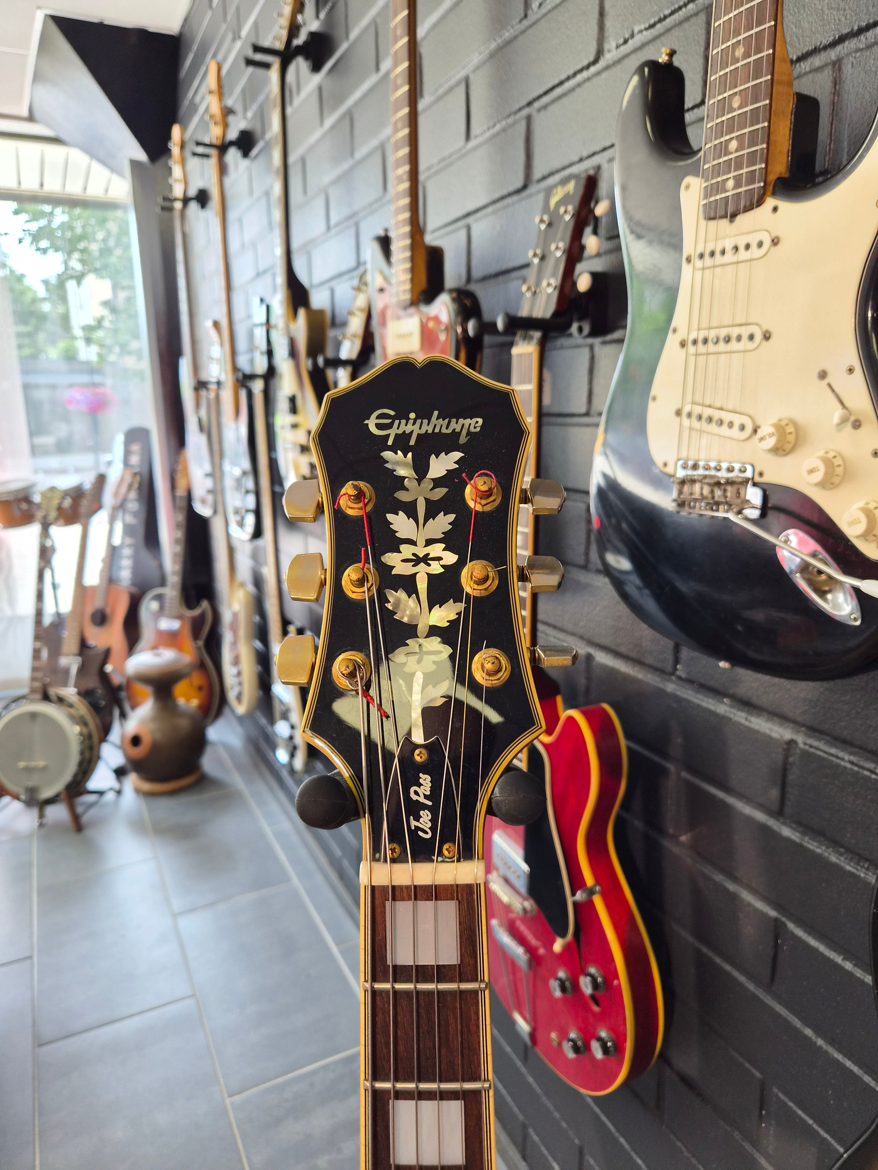 Epiphone Emperor II Joe Pass Signature Natural