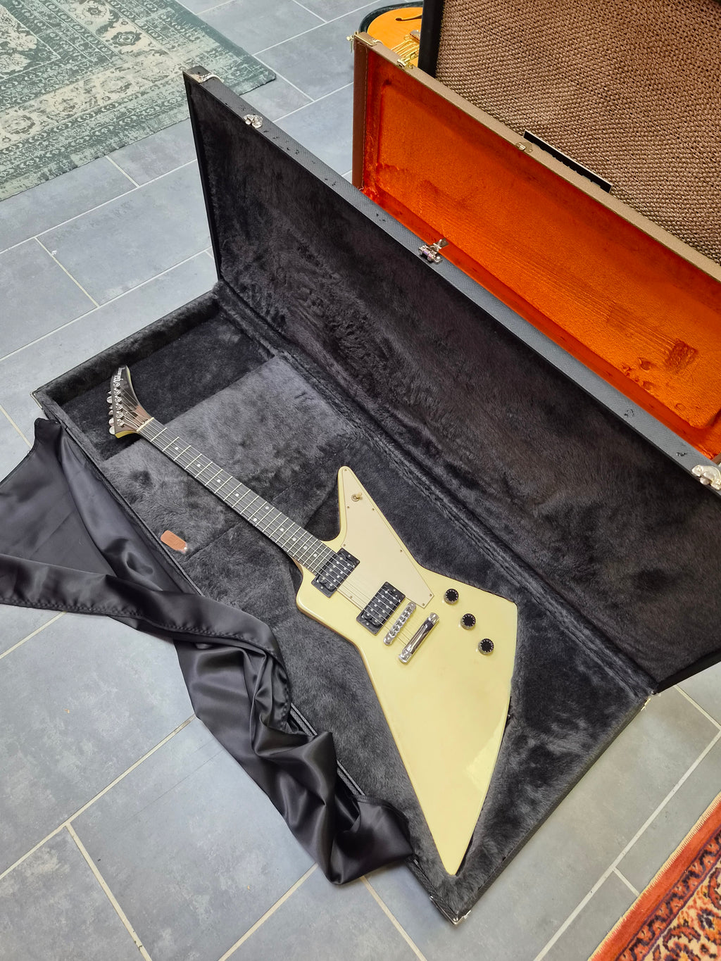 Gibson Explorer ’76 Reissue Classic White 2005