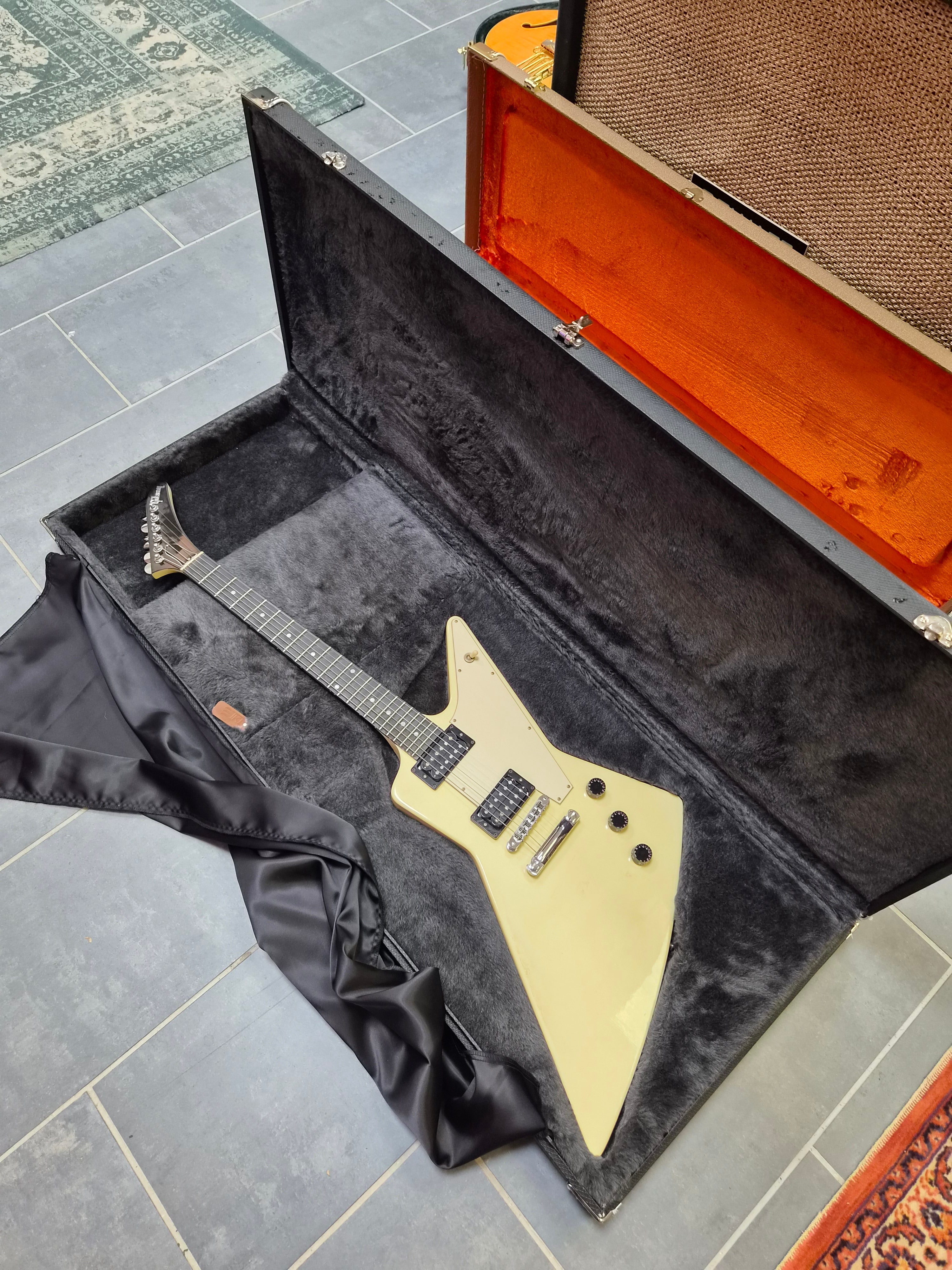 Gibson Explorer ’76 Reissue Classic White 2005