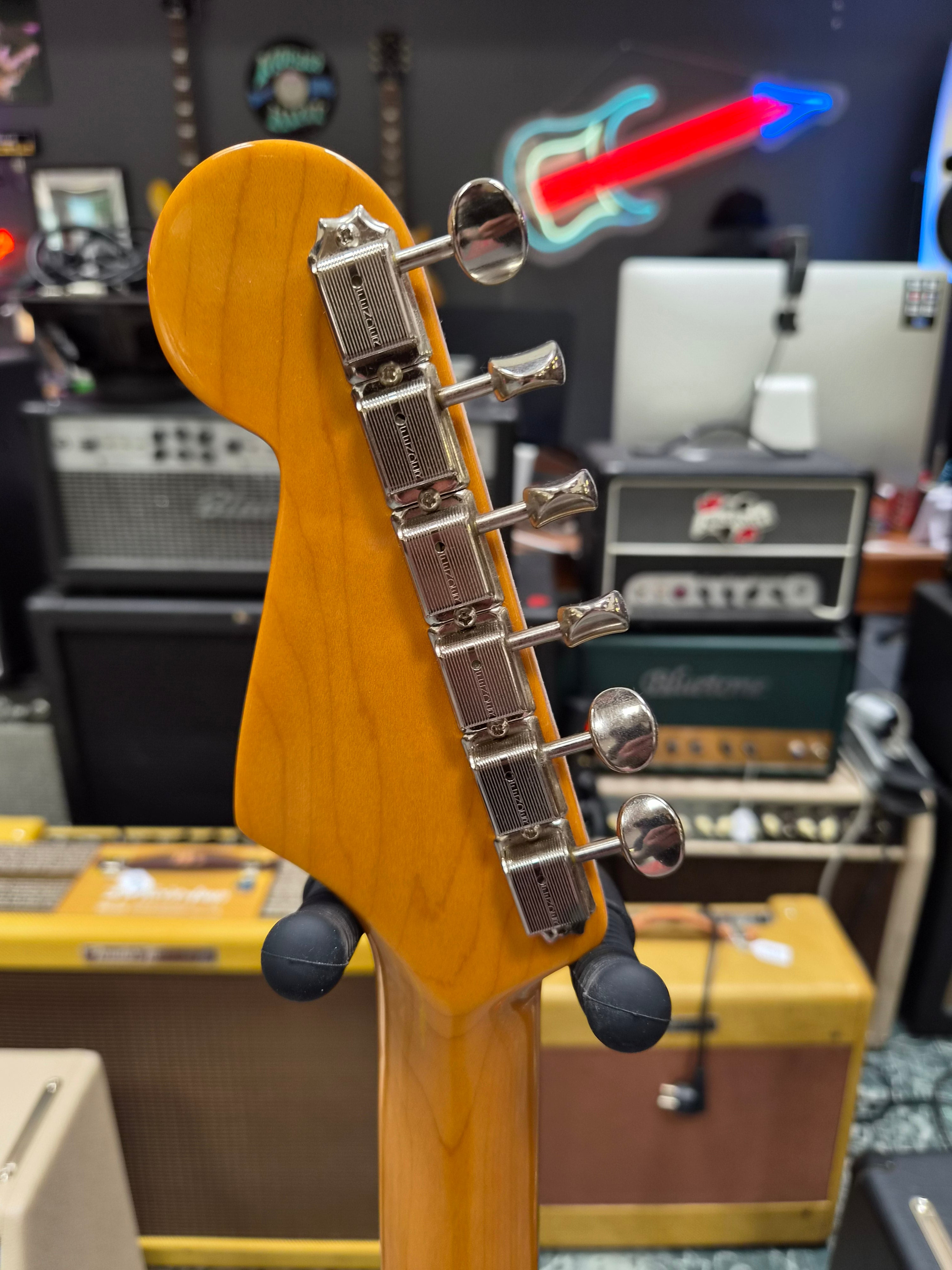 Fender American Vintage II 61 Stratocaster Fiesta Red