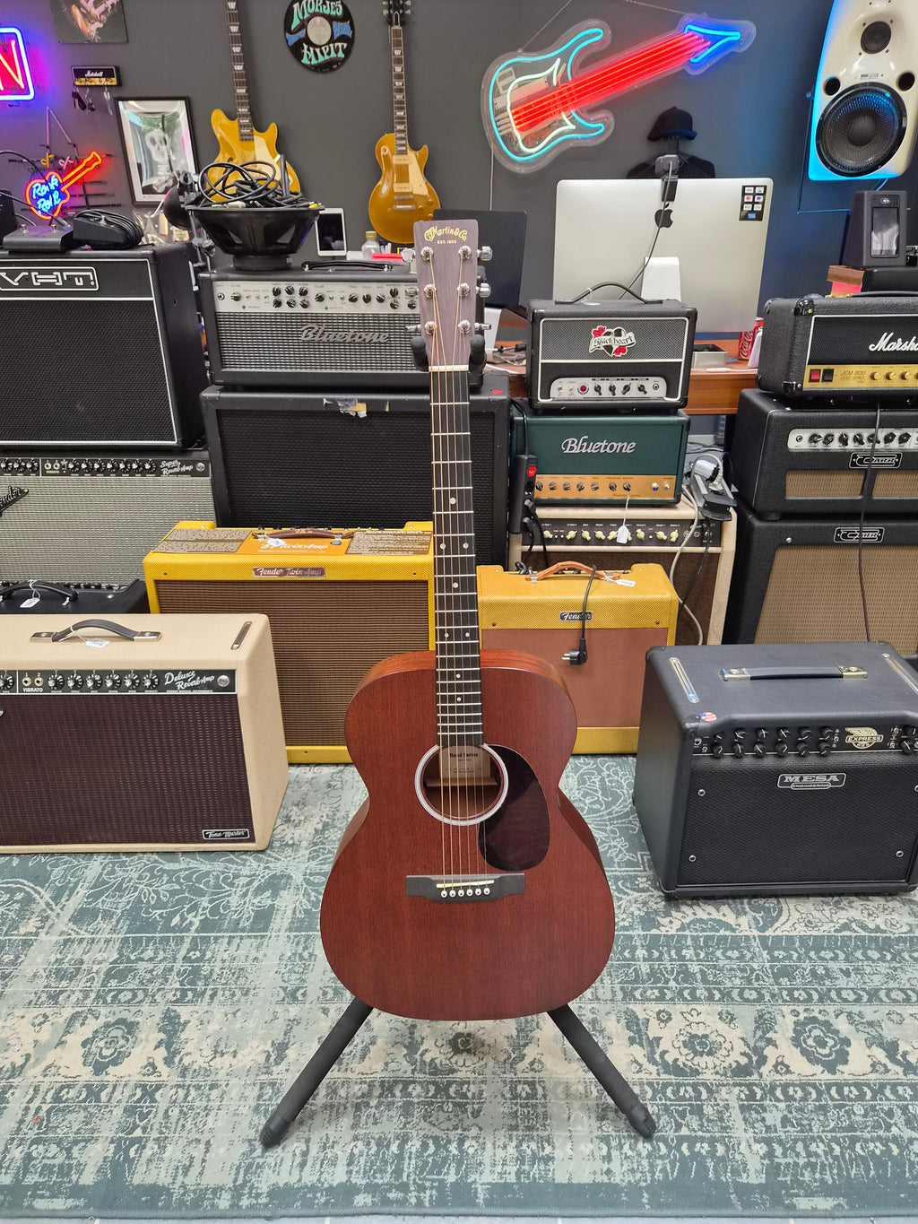 Martin Road Series 000-10E