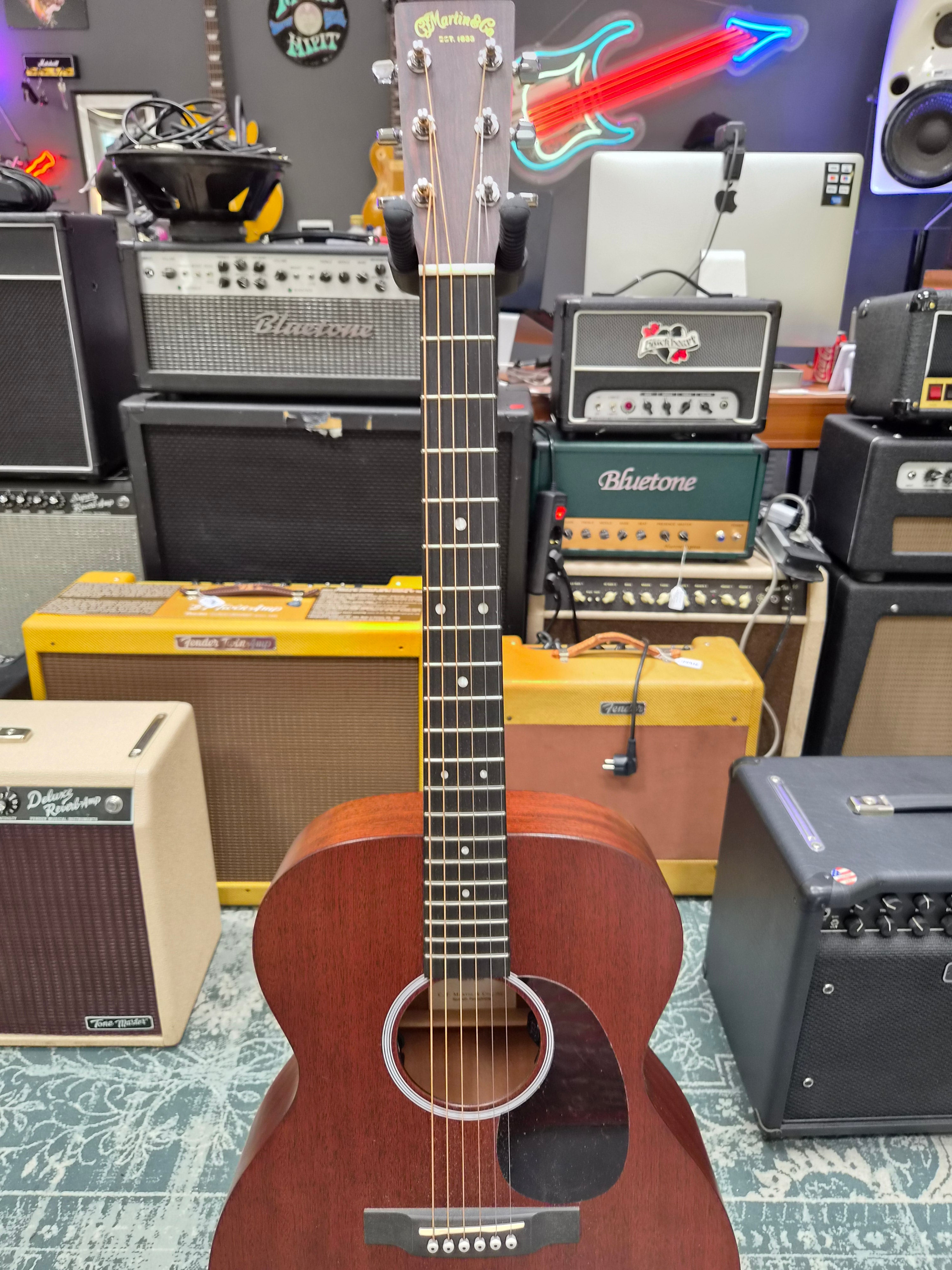 Martin Road Series 000-10E
