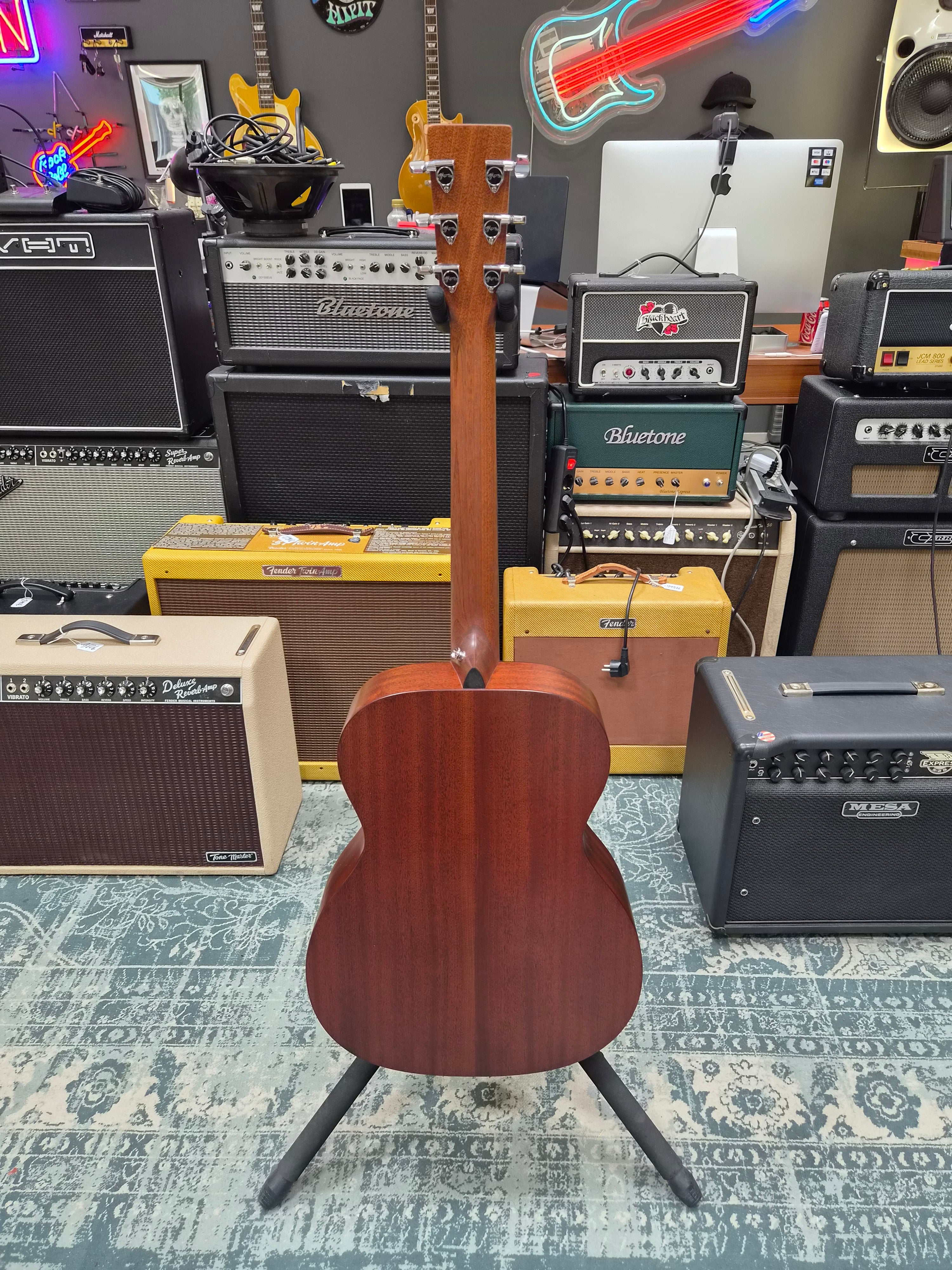 Martin Road Series 000-10E