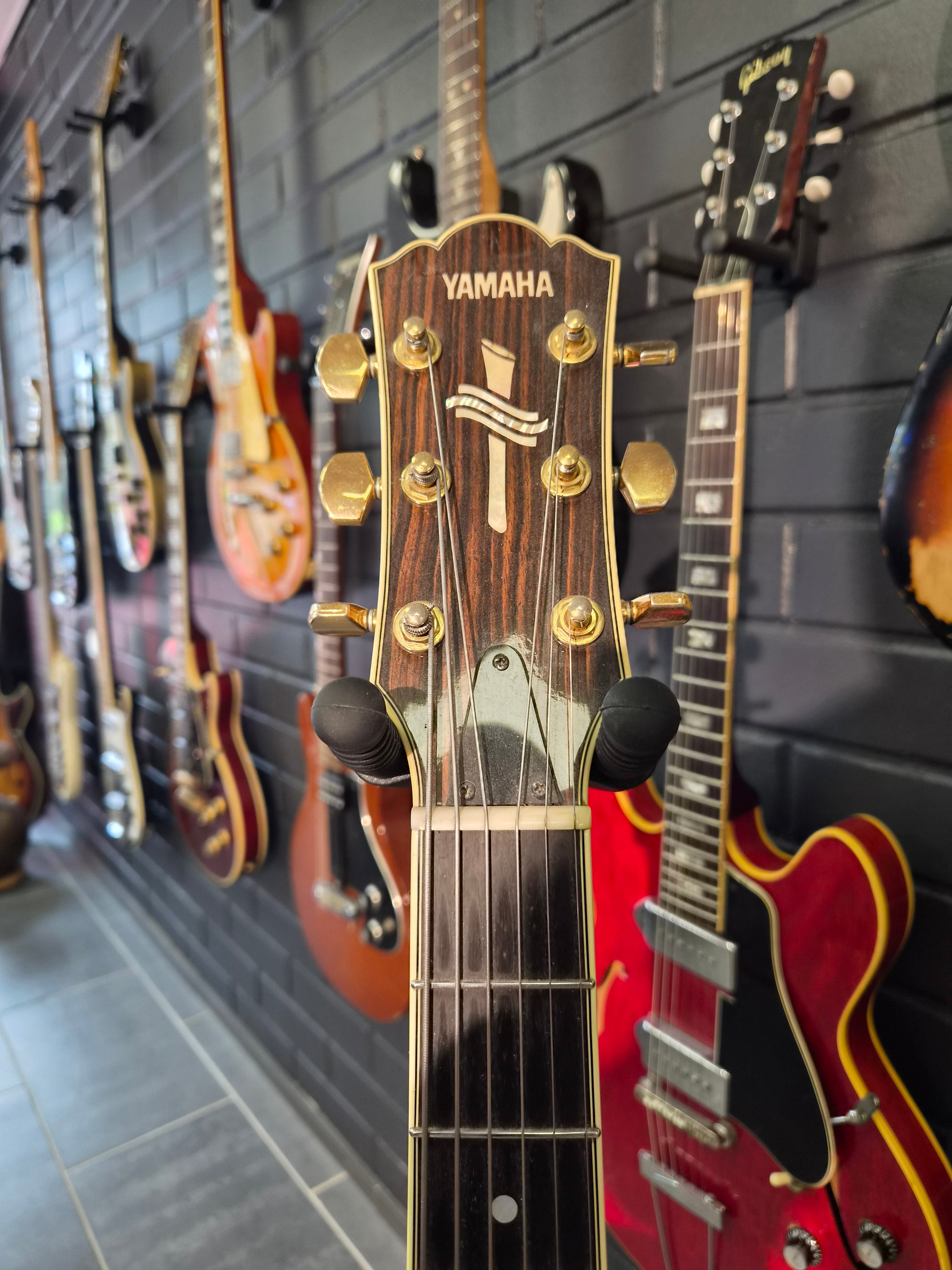 Yamaha AEX1500 Martin Taylor Archtop