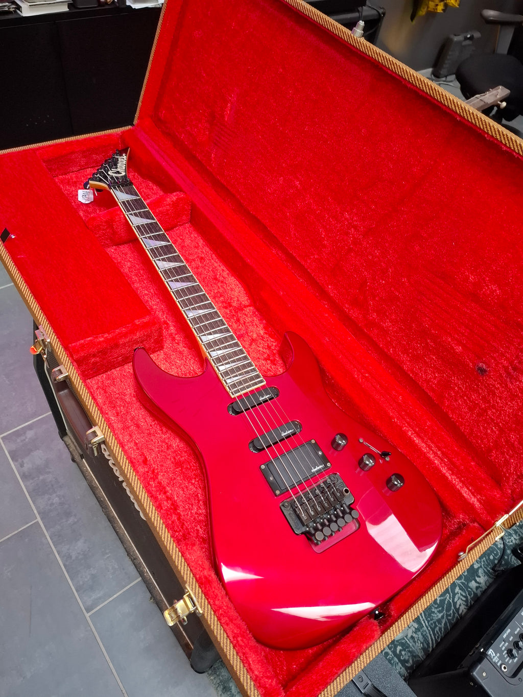 Charvel 475 Deluxe Magenta 1989-1991