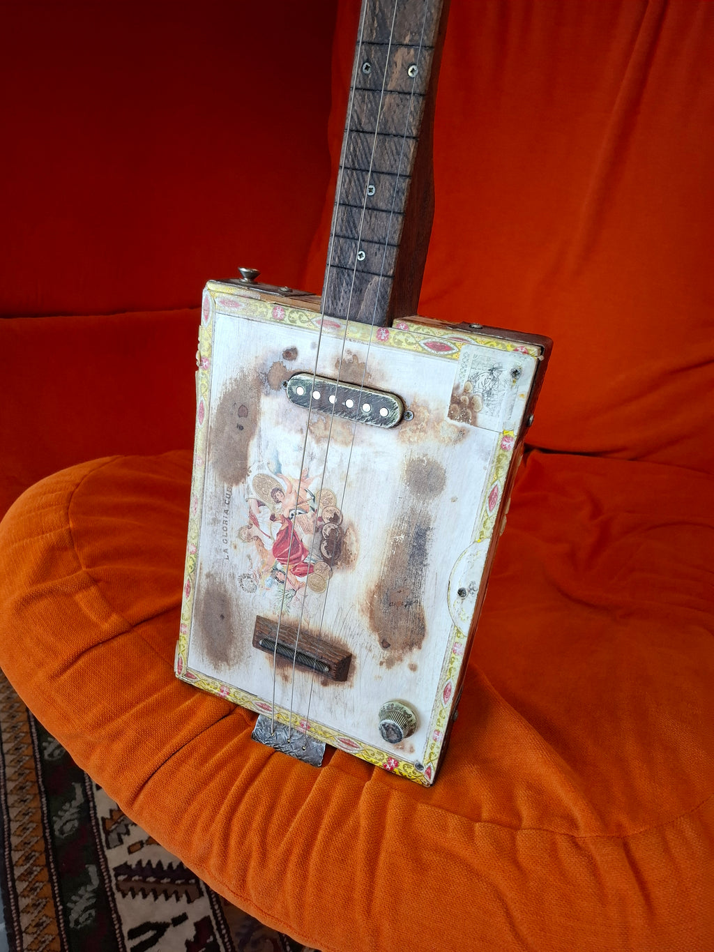 Hobo 63 Cigar Box Fretless 3-strings