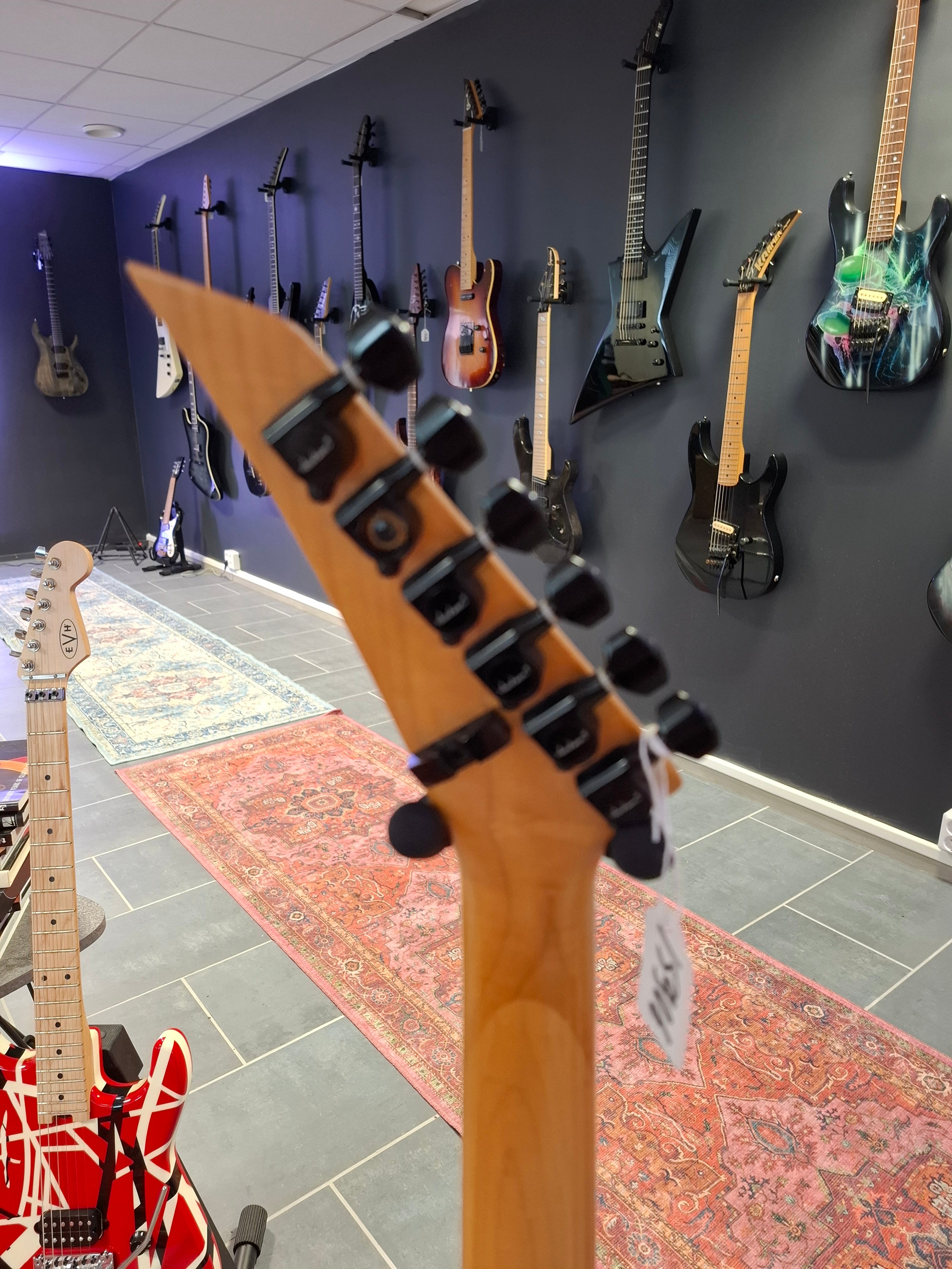 Charvel 475 Deluxe Magenta 1989-1991