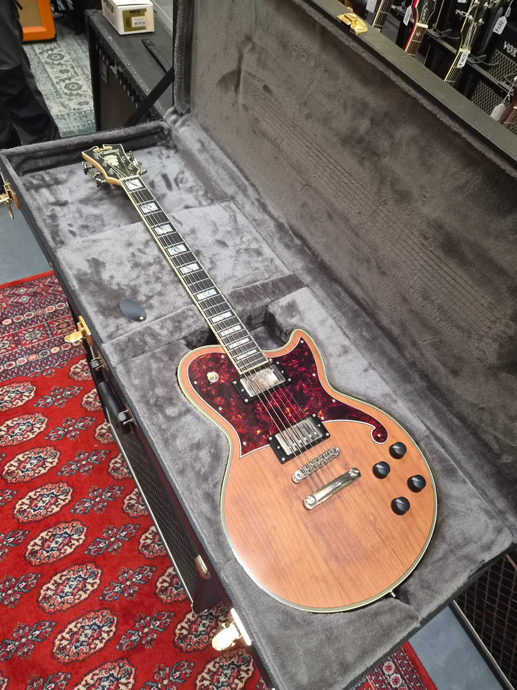 D´Angelico DLX Atlantic Baritone Walnut