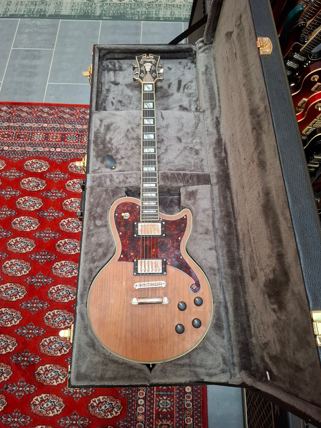 D´Angelico DLX Atlantic Baritone Walnut