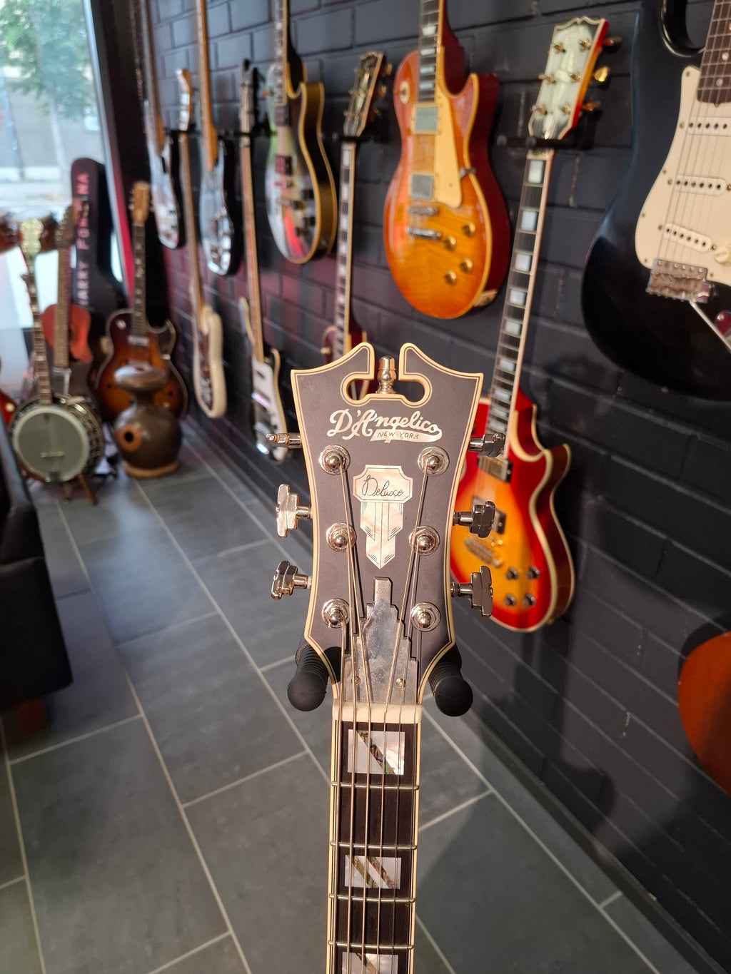 D´Angelico DLX Atlantic Baritone Walnut