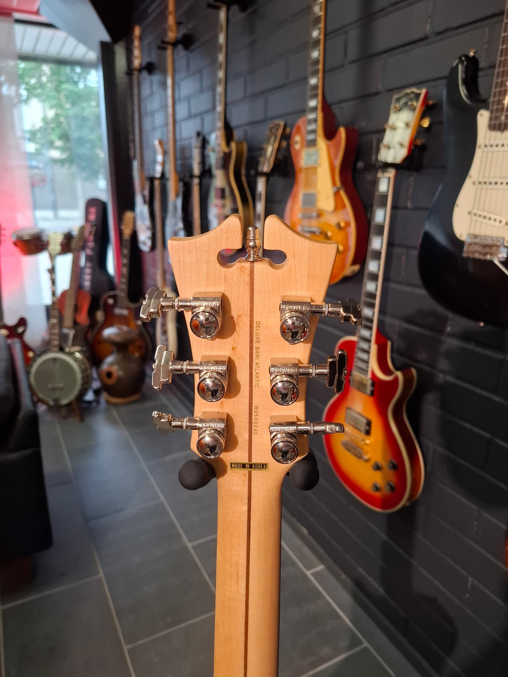 D´Angelico DLX Atlantic Baritone Walnut