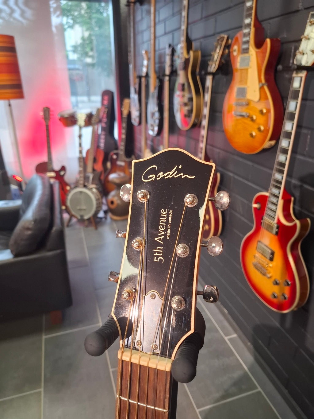 Godin 5th Avenue Black SG