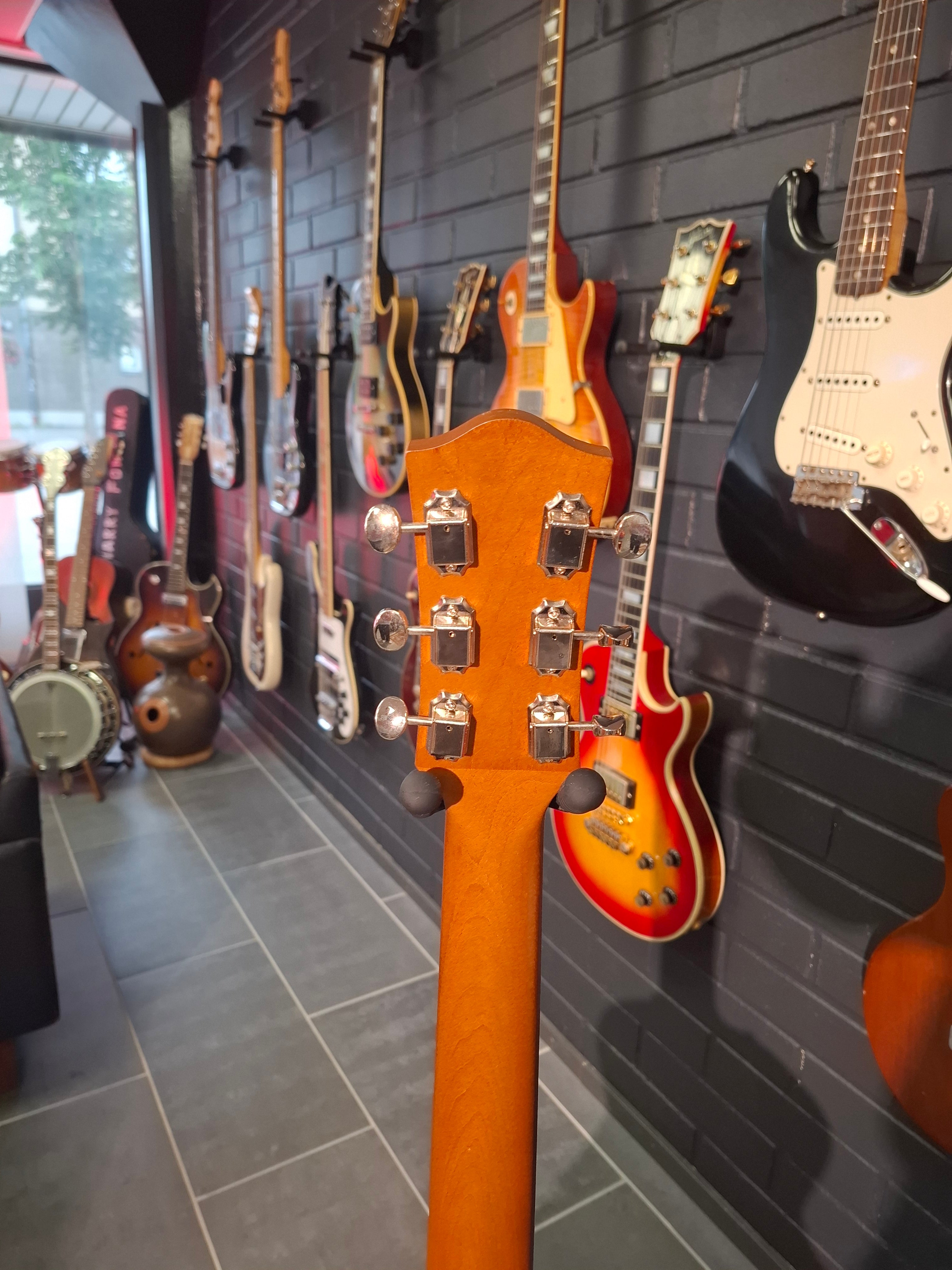 Godin 5th Avenue Black SG