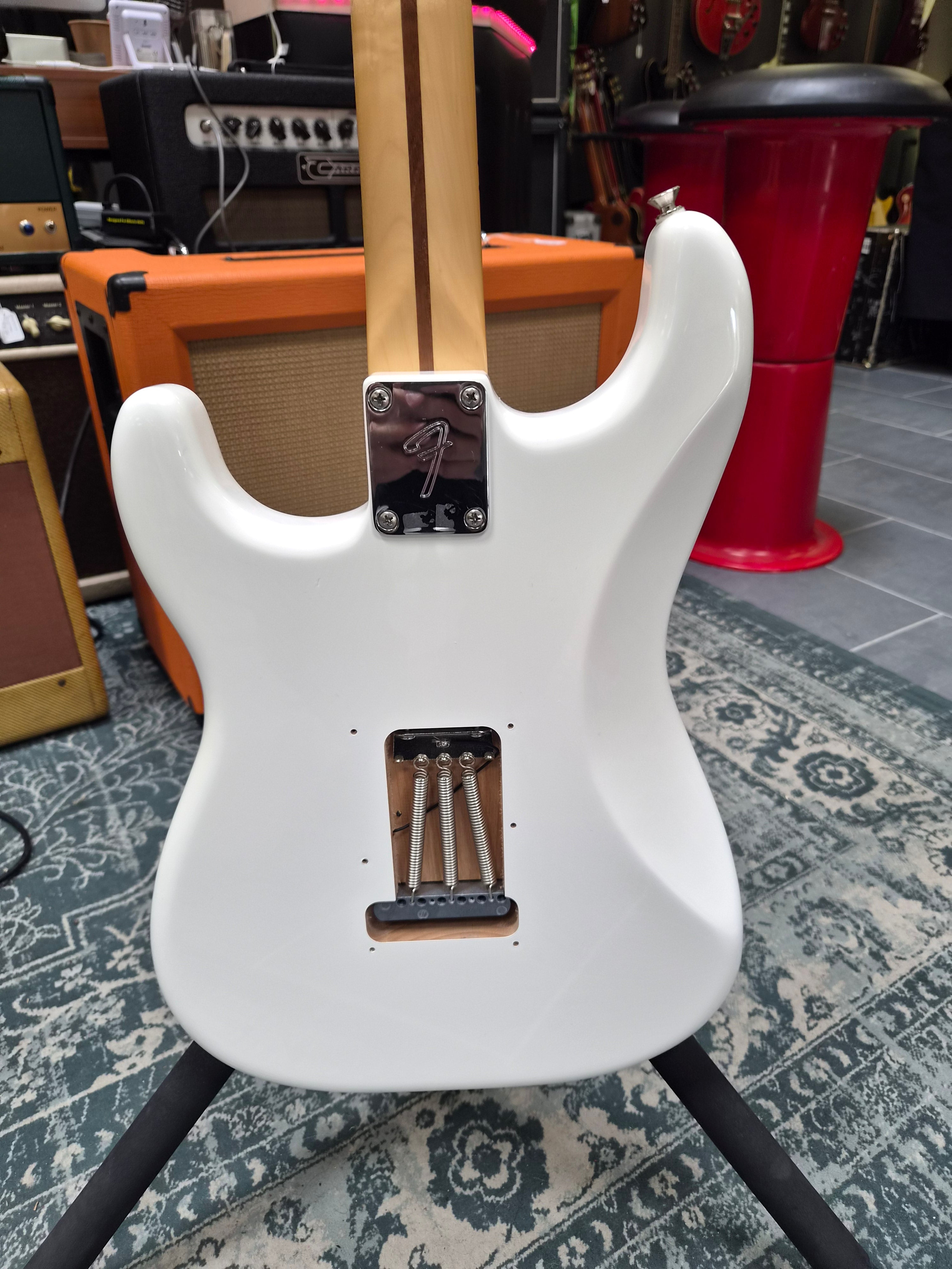 Fender Player Stratocaster HSS 2022 Olympic White