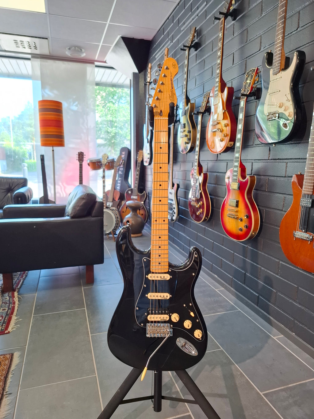 Vintage V6H Reissued Electric Guitar Boulevard Black