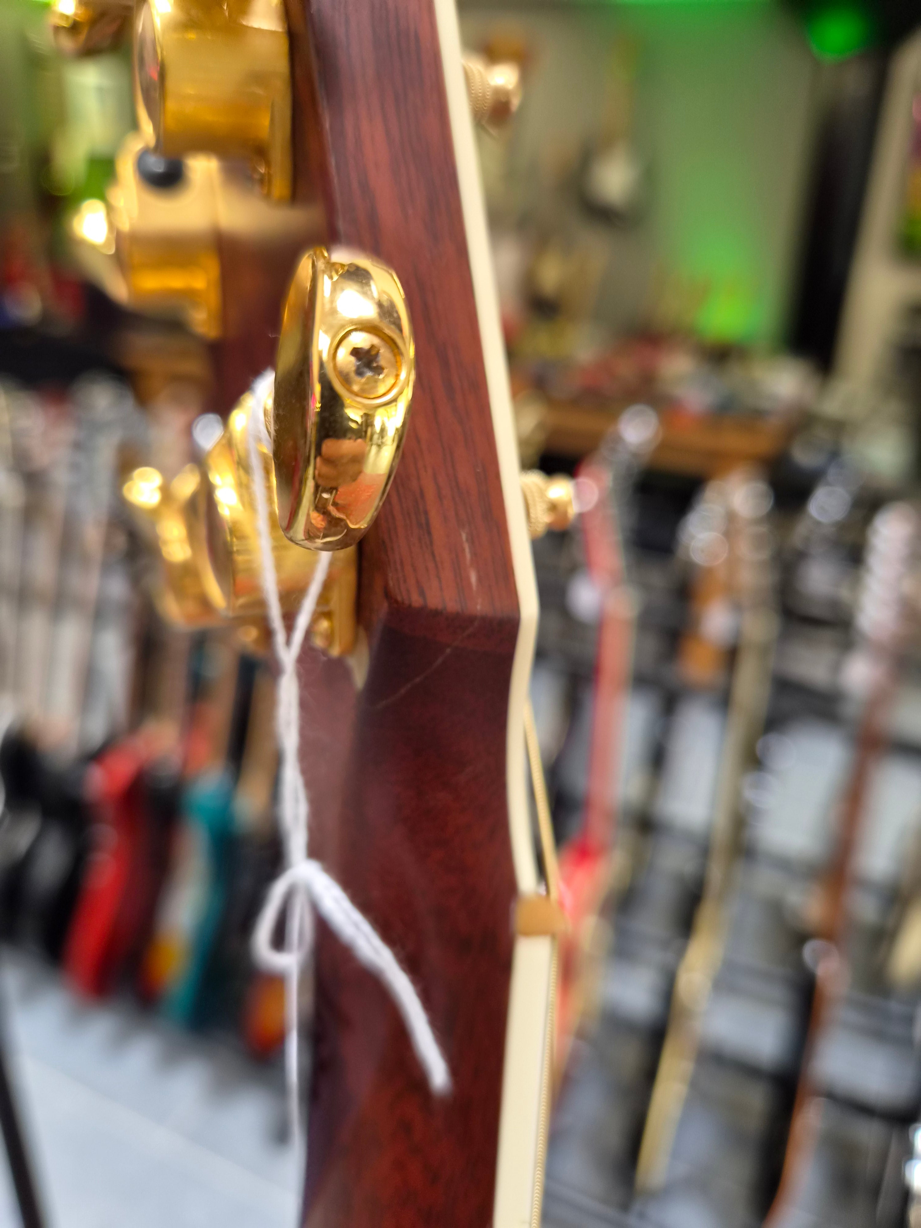 Taylor 810