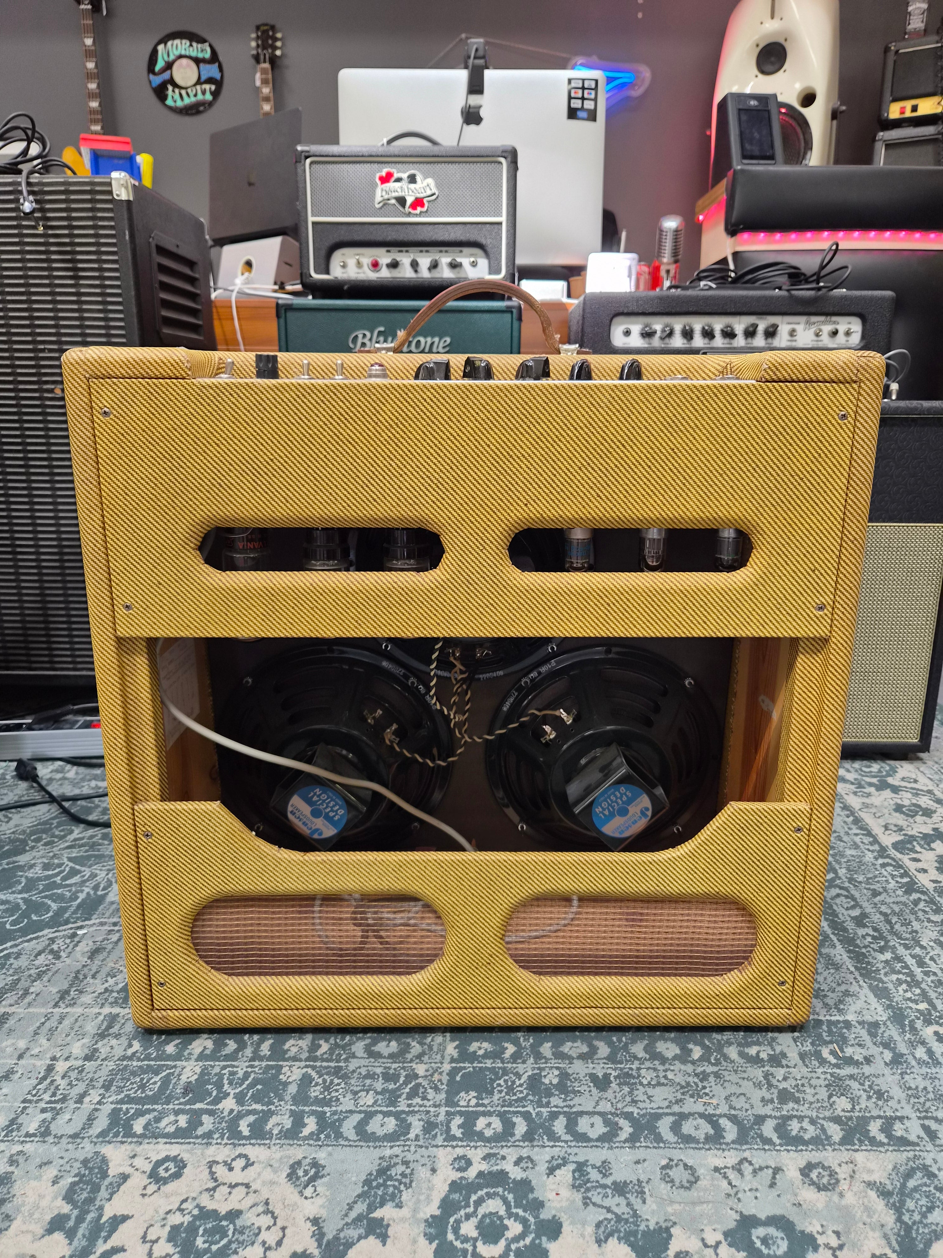 Victoria Amp Co Model 35310