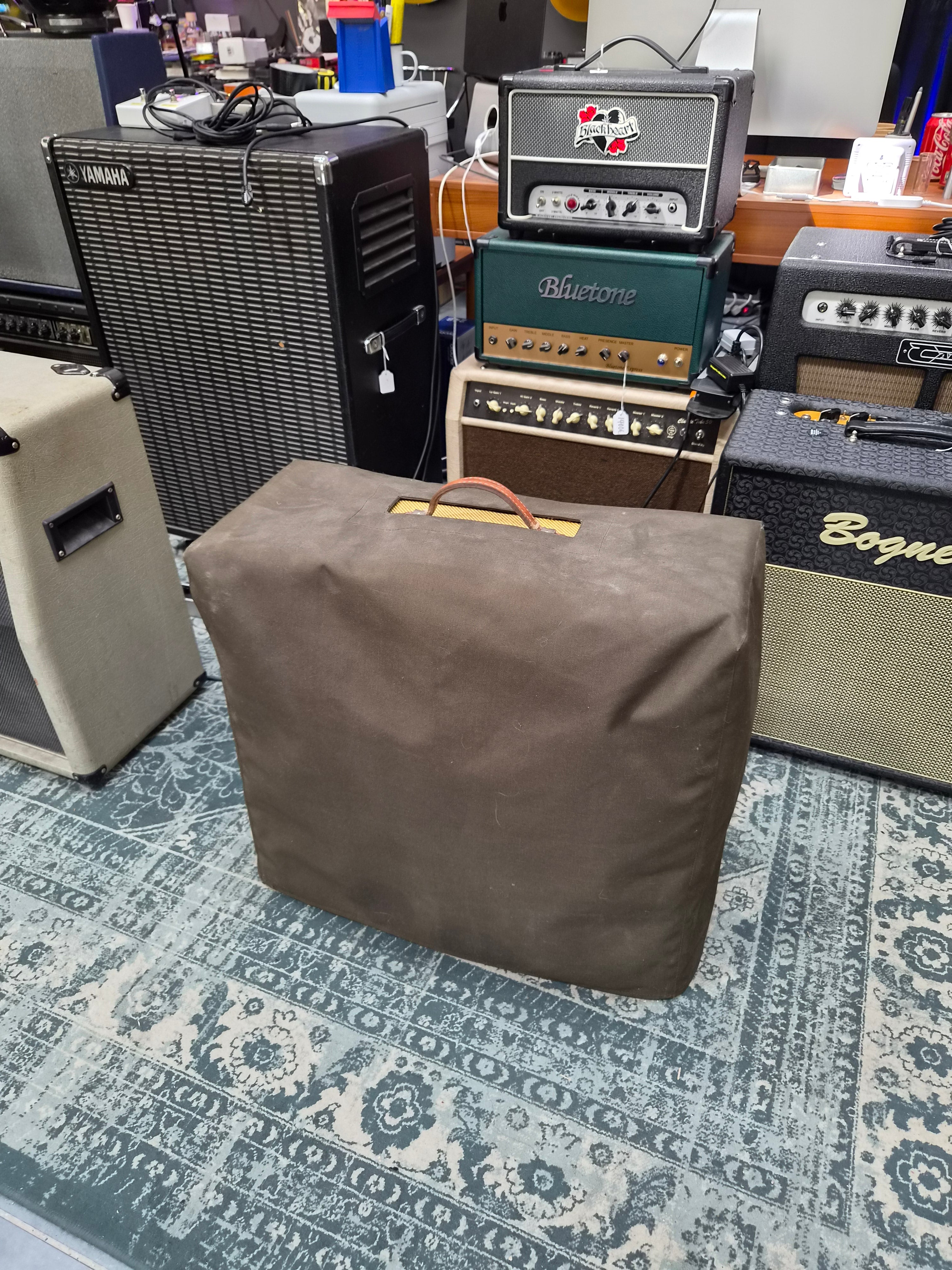 Victoria Amp Co Model 35310