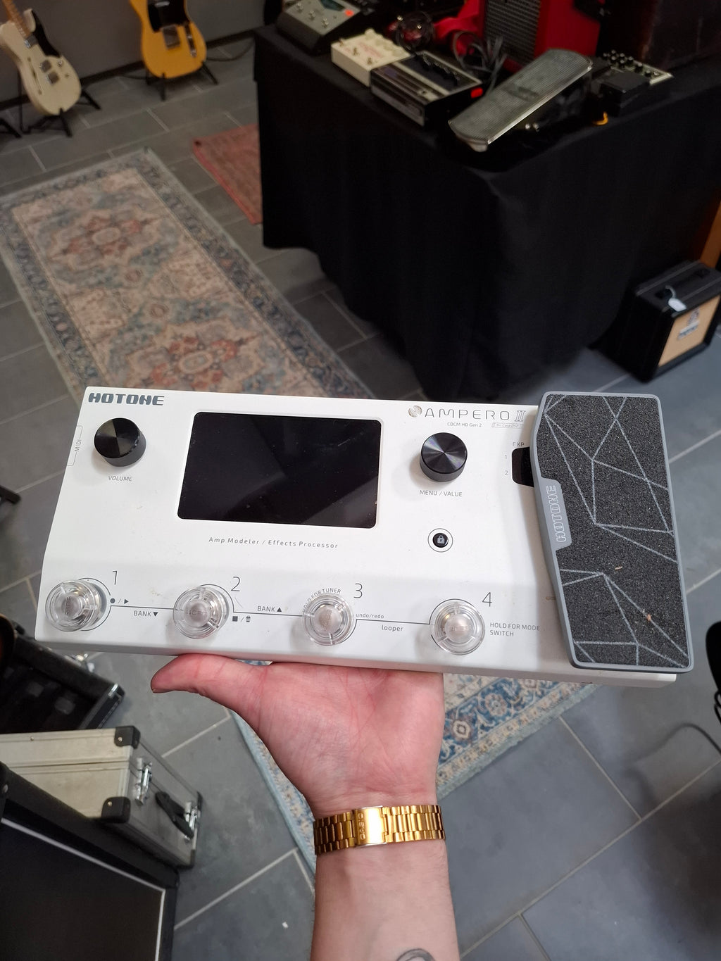 Hotone Ampero II w/ Ampero Switch