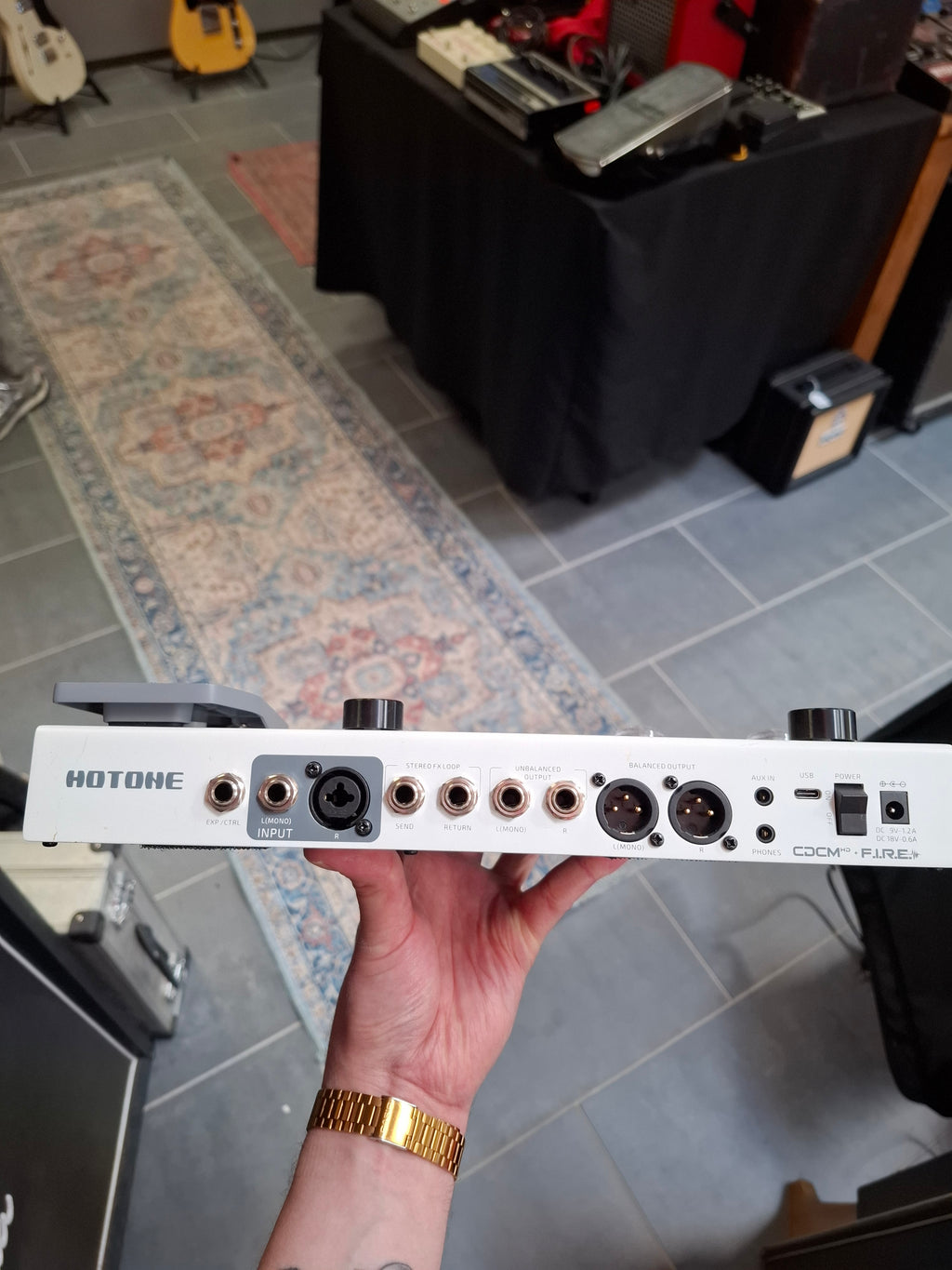 Hotone Ampero II w/ Ampero Switch