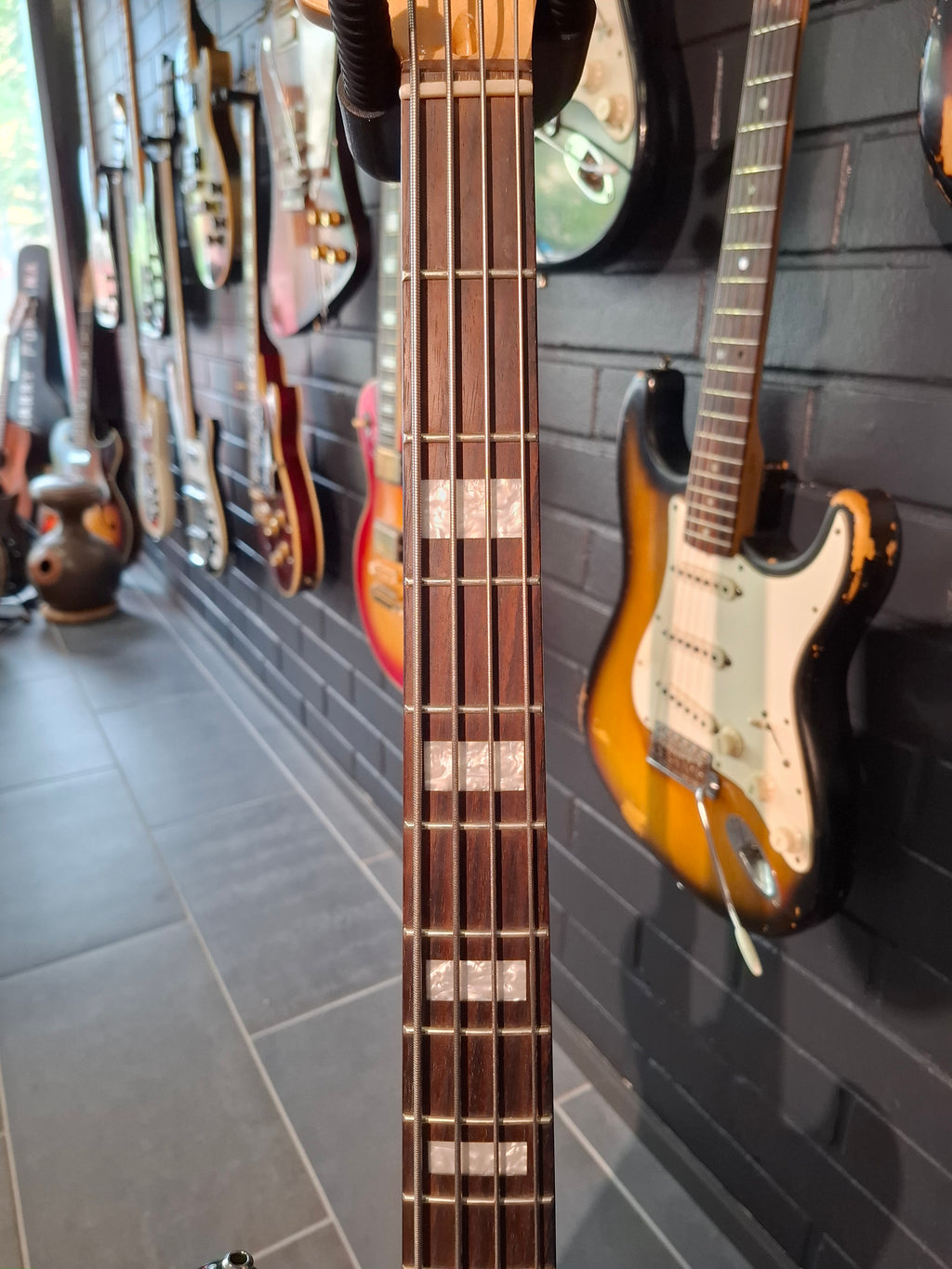Tokai AJB-28