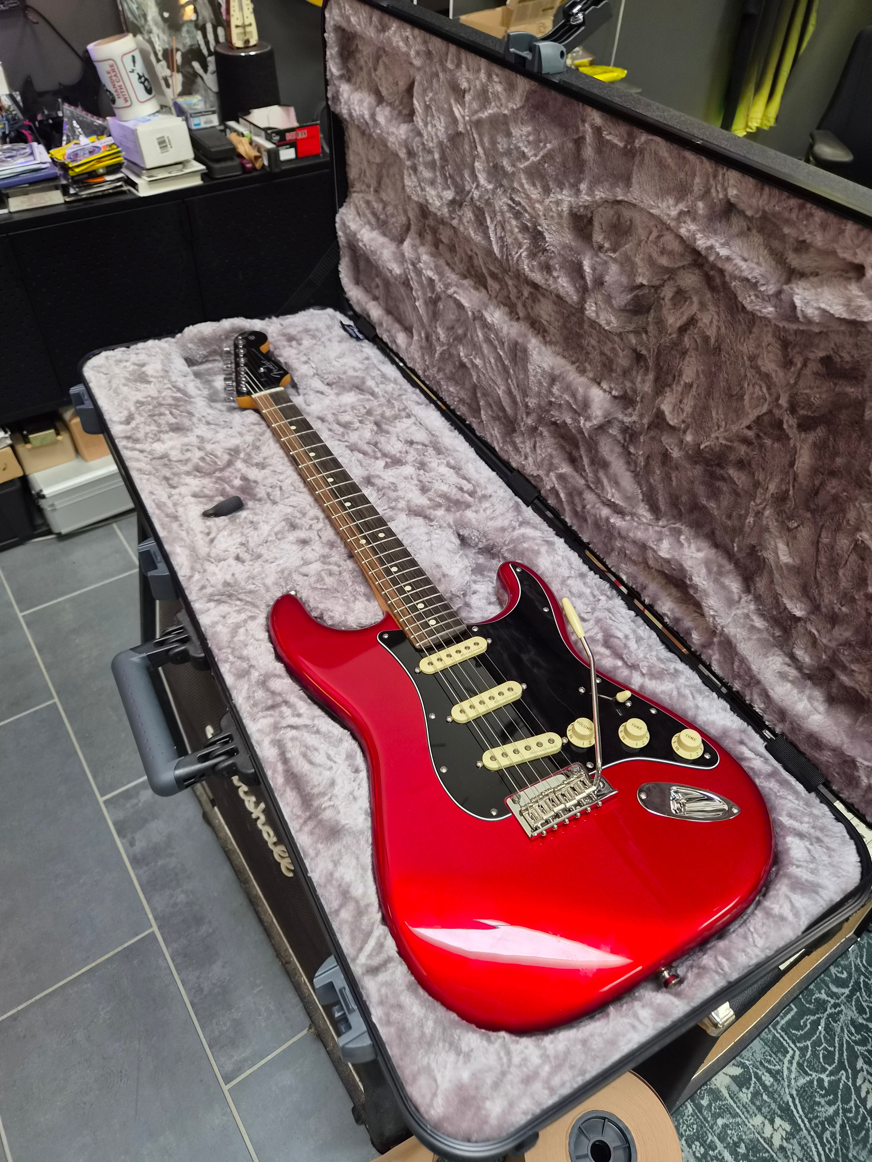 Fender Limited Edition American Professional II Stratocaster Ebony Fingerboard Candy Apple Red