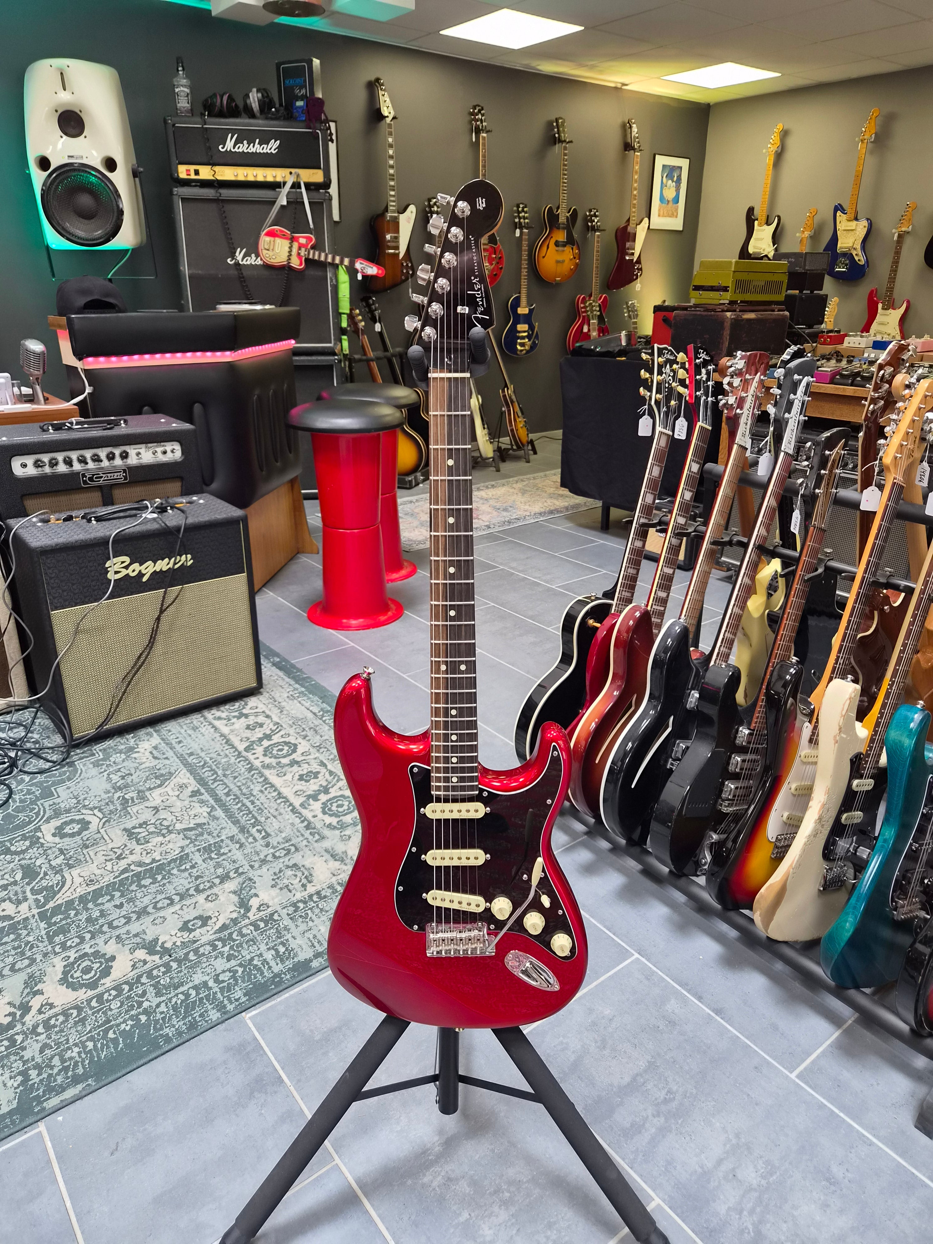 Fender Limited Edition American Professional II Stratocaster Ebony Fingerboard Candy Apple Red