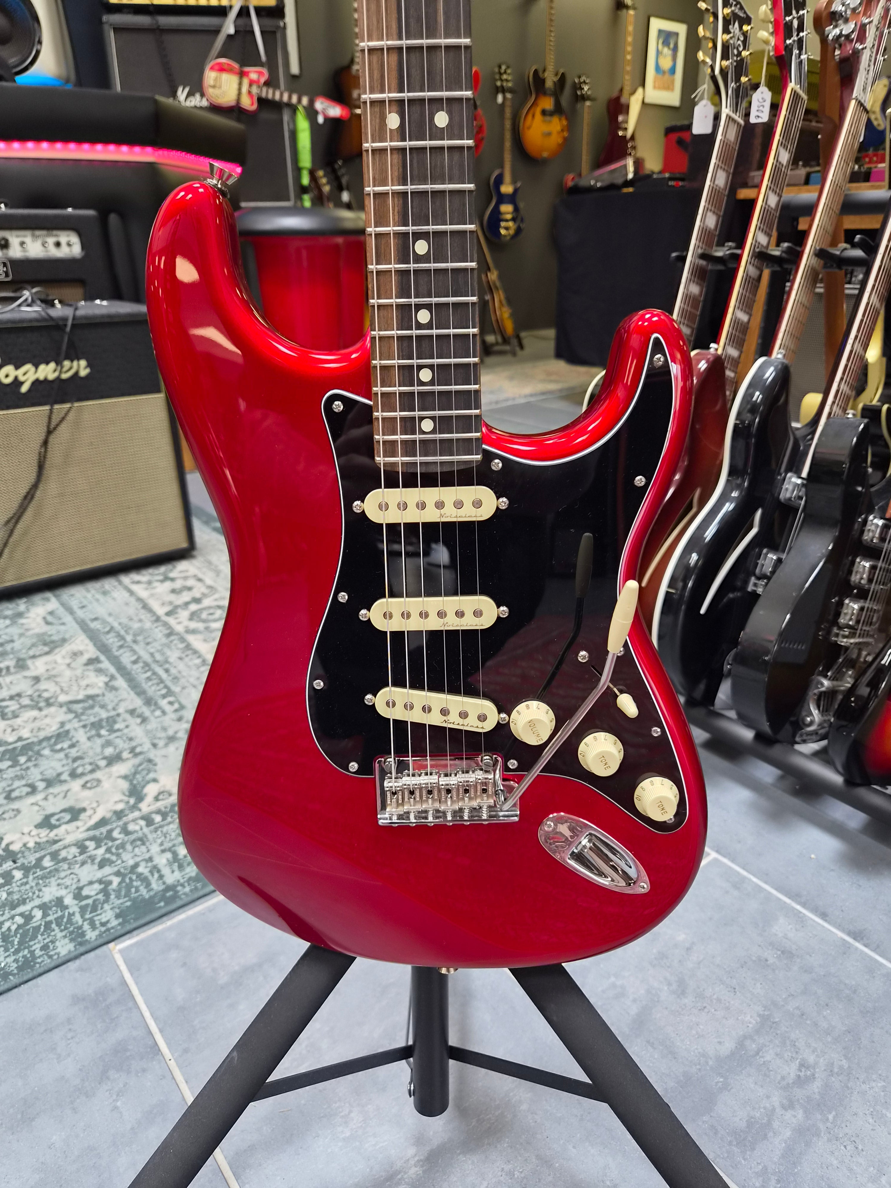 Fender Limited Edition American Professional II Stratocaster Ebony Fingerboard Candy Apple Red