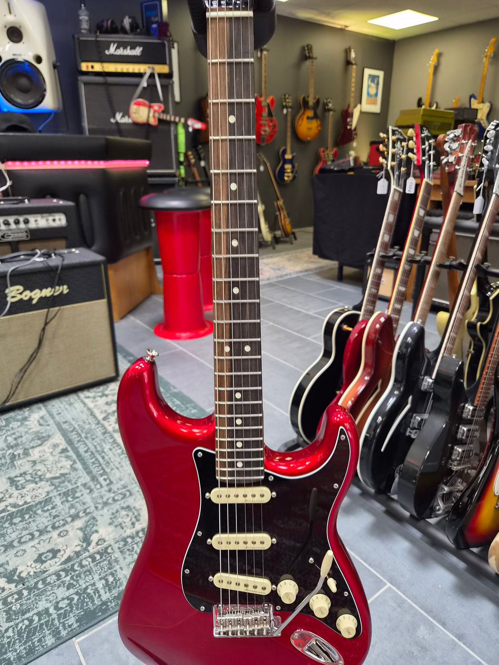Fender Limited Edition American Professional II Stratocaster Ebony Fingerboard Candy Apple Red