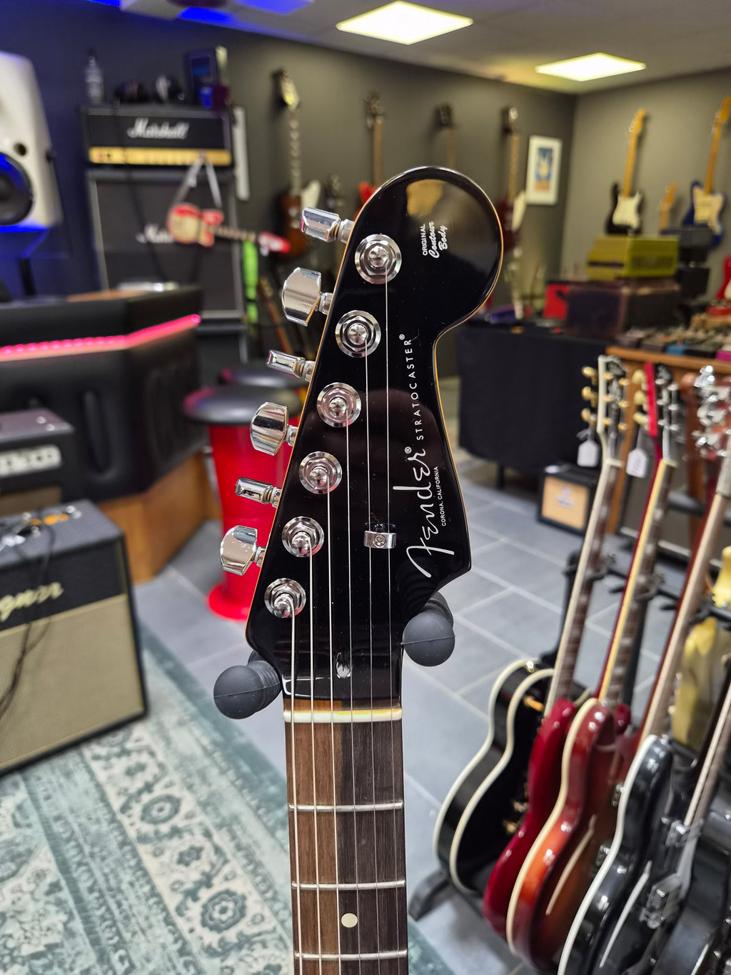 Fender Limited Edition American Professional II Stratocaster Ebony Fingerboard Candy Apple Red
