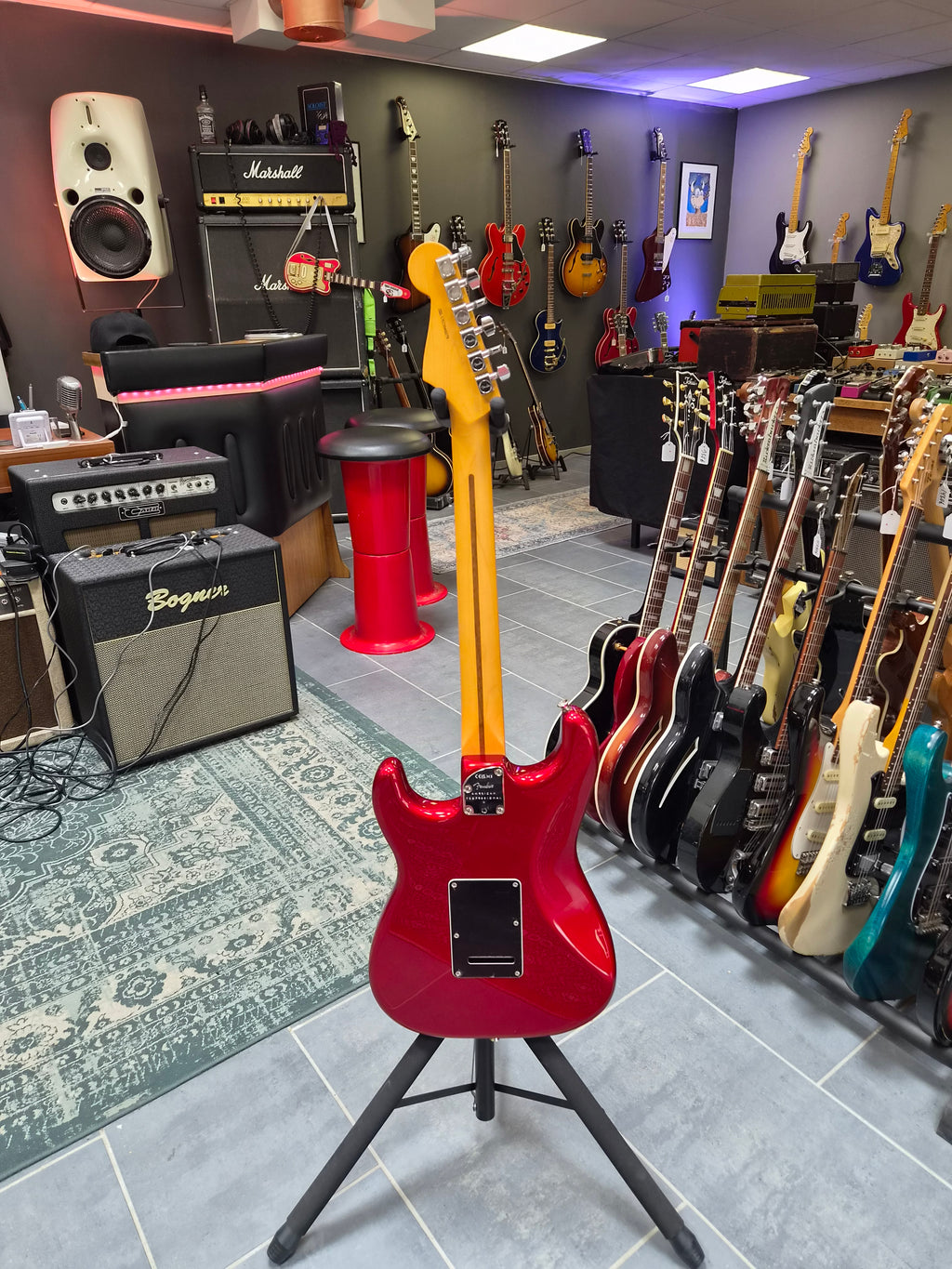 Fender Limited Edition American Professional II Stratocaster Ebony Fingerboard Candy Apple Red