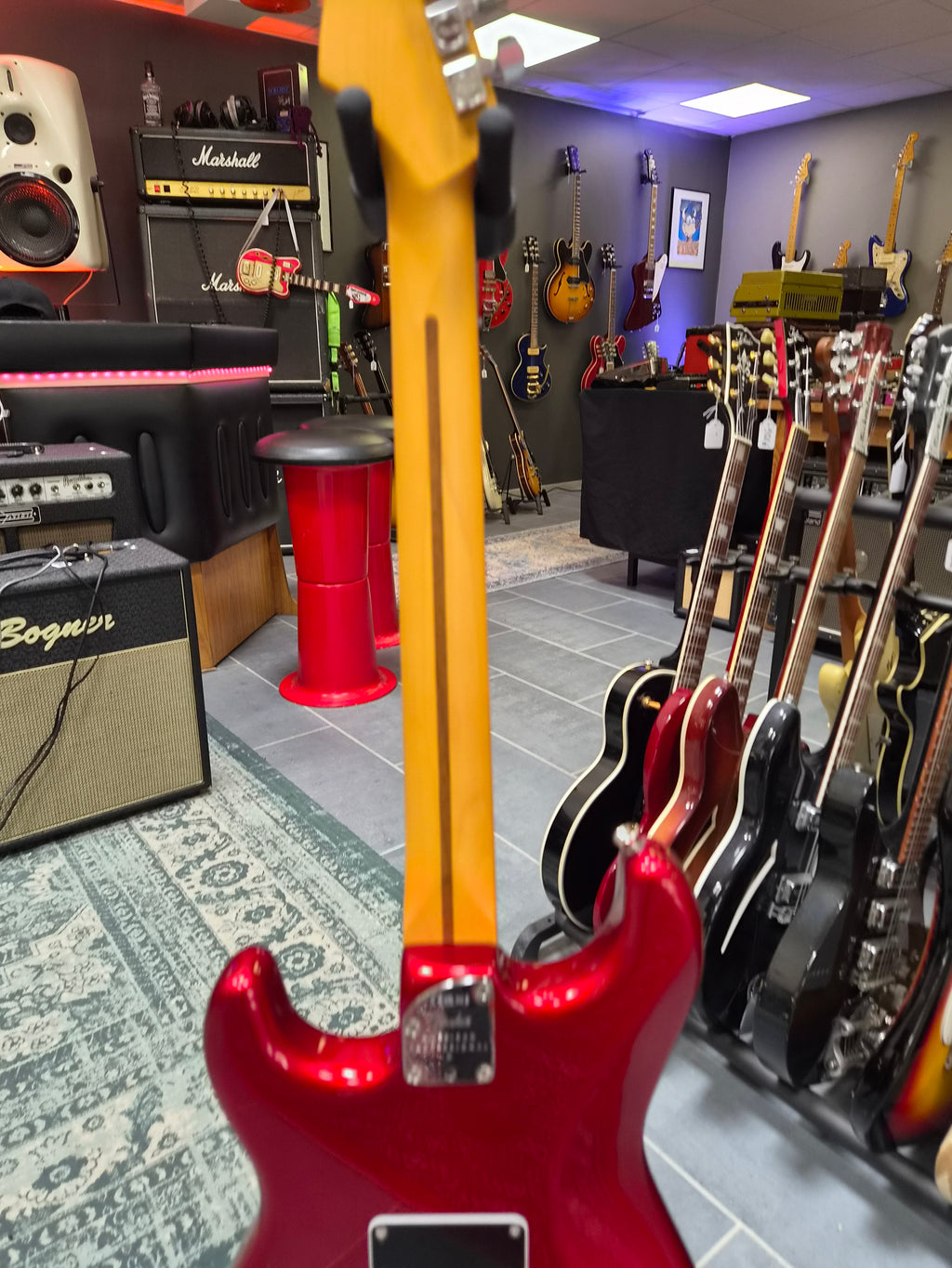 Fender Limited Edition American Professional II Stratocaster Ebony Fingerboard Candy Apple Red