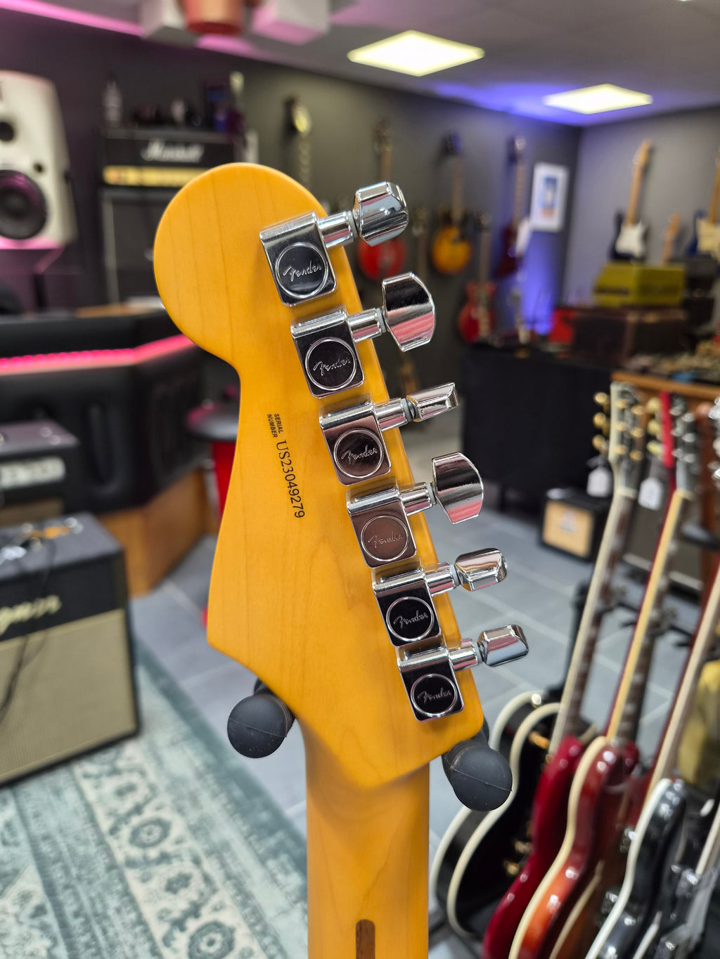 Fender Limited Edition American Professional II Stratocaster Ebony Fingerboard Candy Apple Red