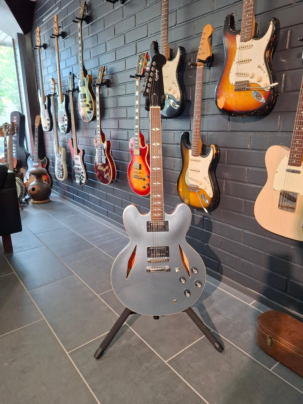 Epiphone DG-335