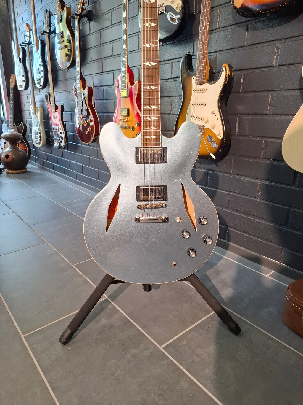 Epiphone DG-335
