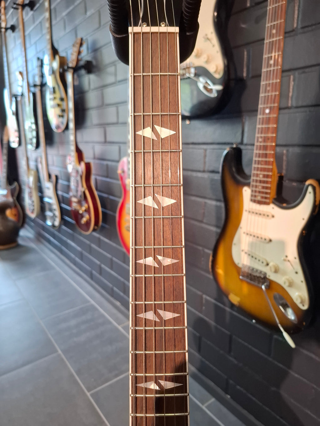 Epiphone DG-335