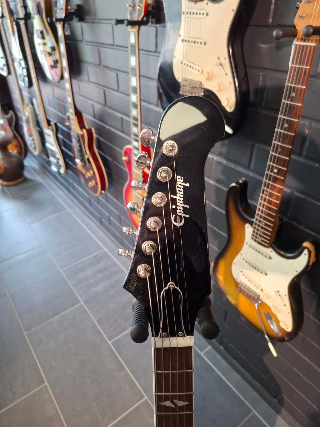 Epiphone DG-335