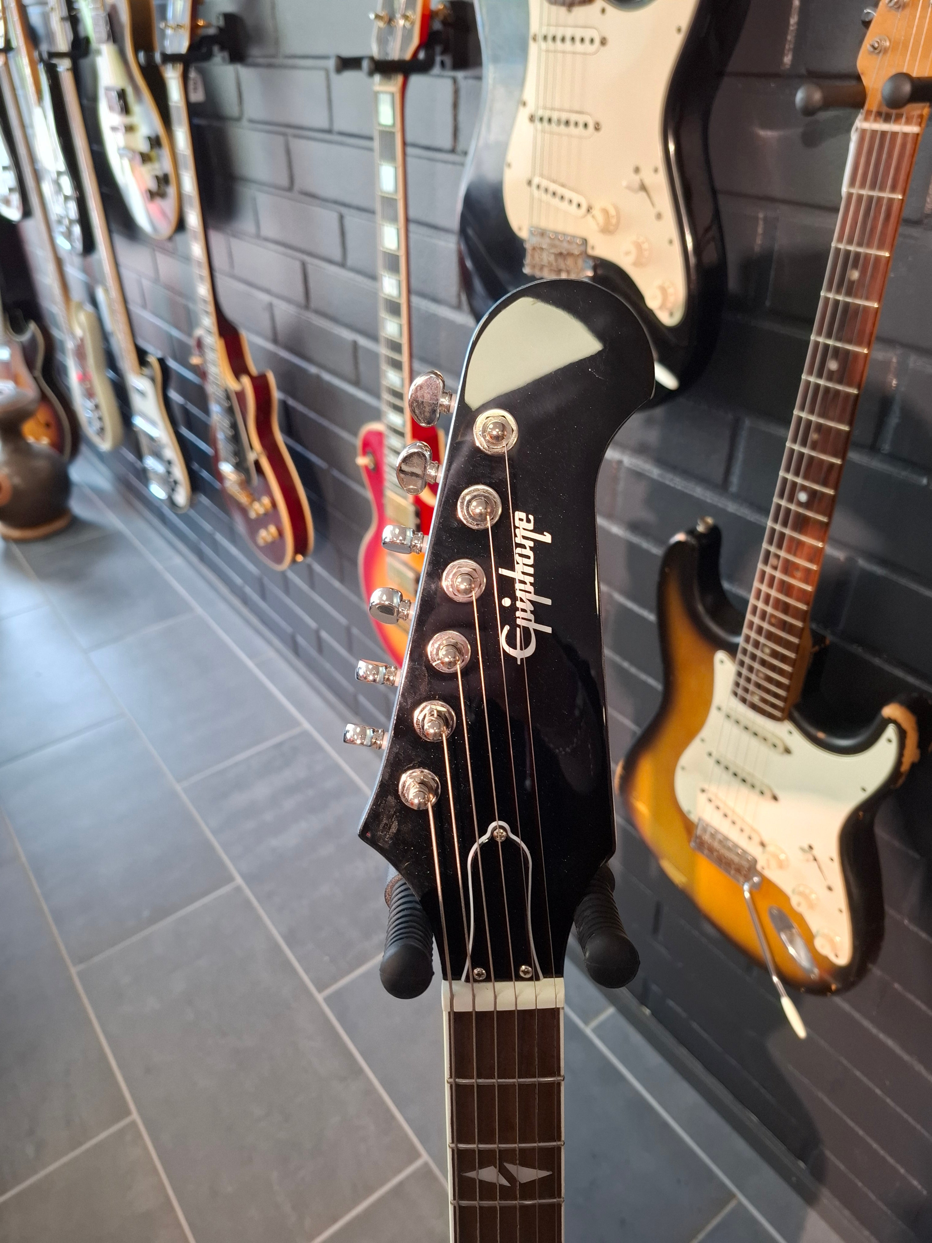 Epiphone DG-335